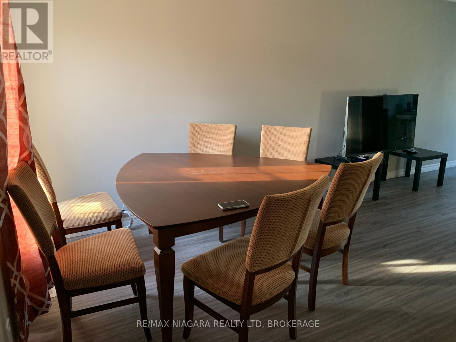 310 Oakdale Avenue, St. Catharines, Ontario  L2P 2T5 - Photo 5 - X12820136