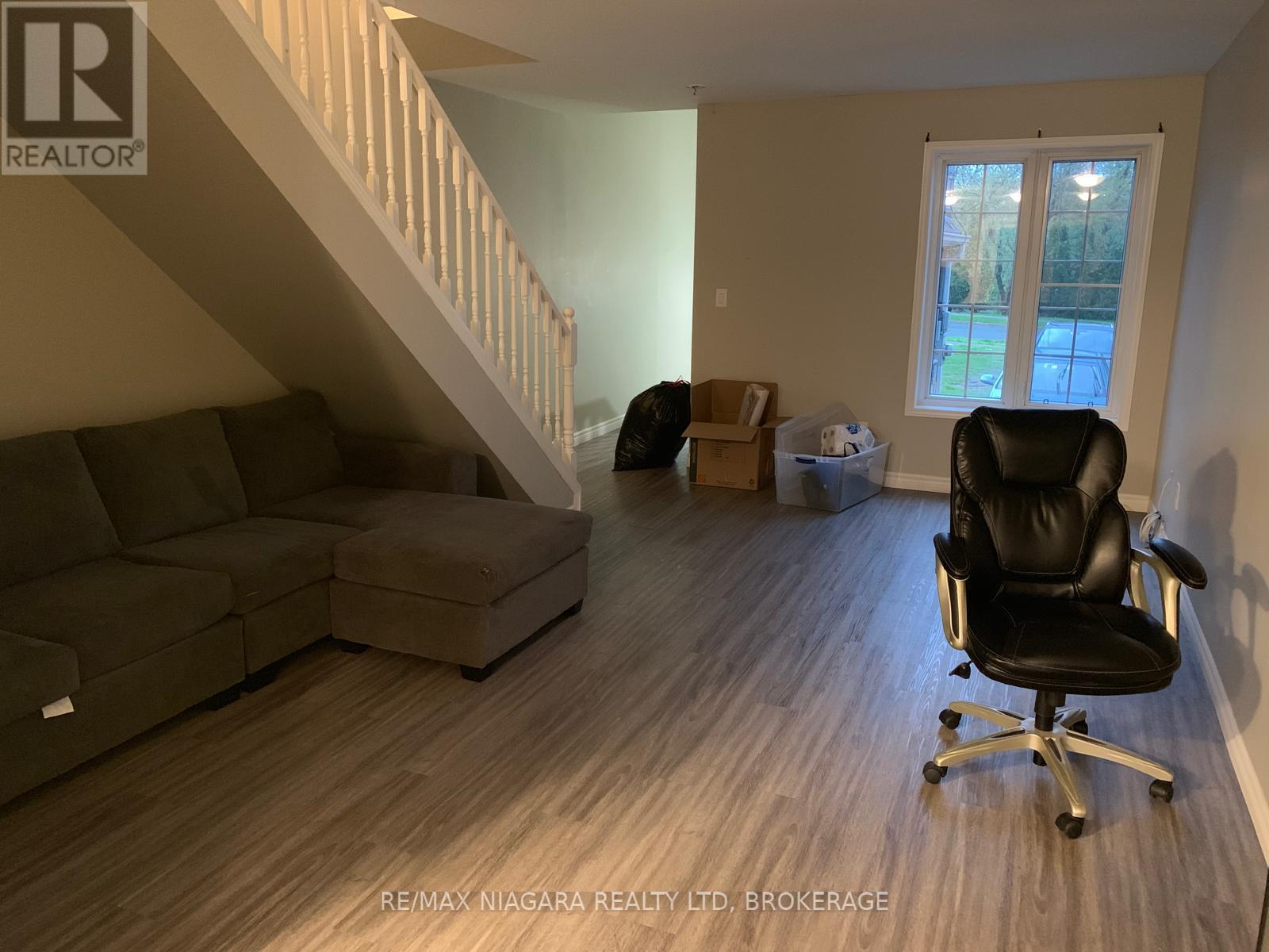 310 Oakdale Avenue, St. Catharines, Ontario  L2P 2T5 - Photo 6 - X12820136