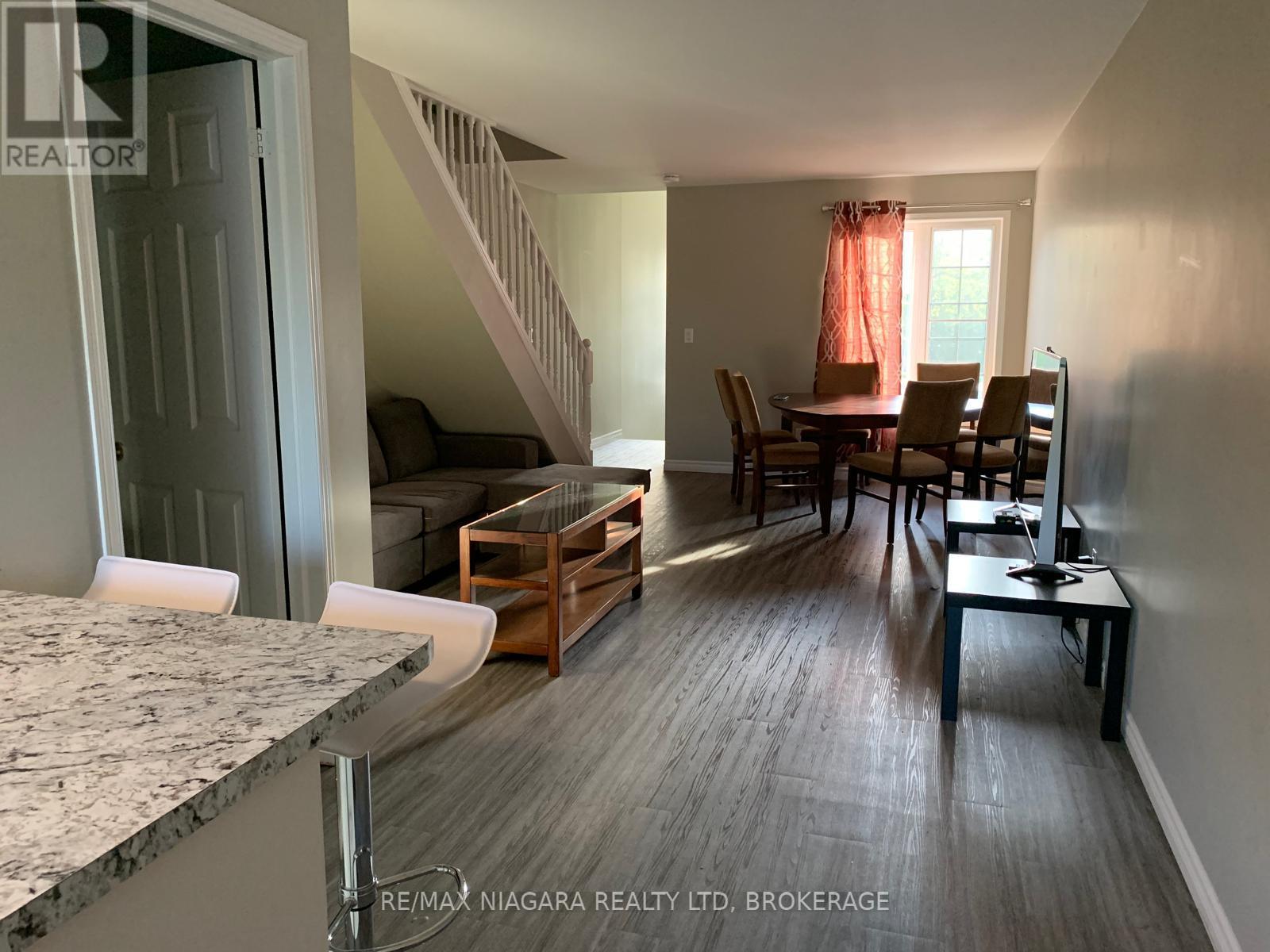 310 Oakdale Avenue, St. Catharines, Ontario  L2P 2T5 - Photo 7 - X12820136