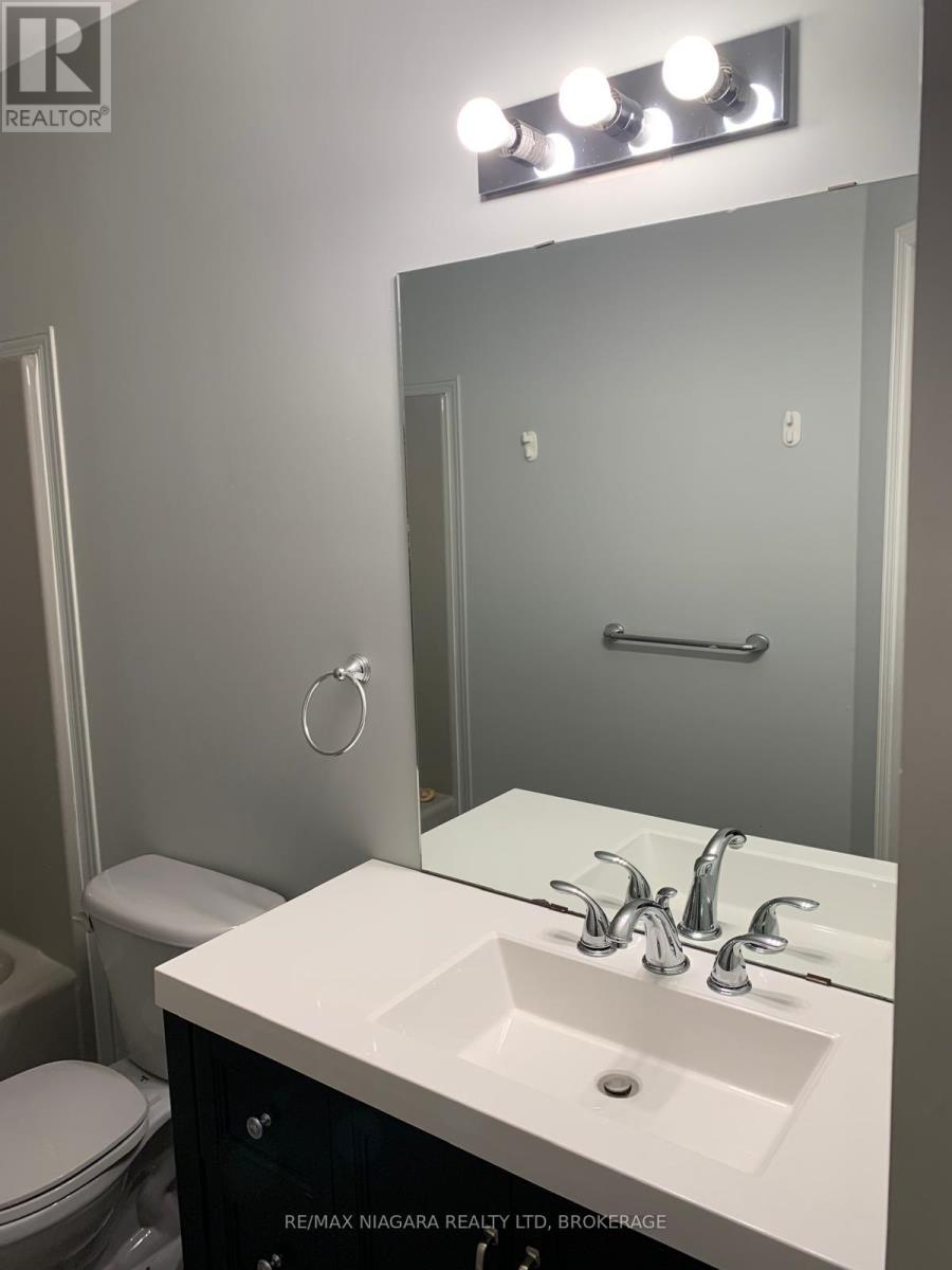 310 Oakdale Avenue, St. Catharines, Ontario  L2P 2T5 - Photo 9 - X12820136