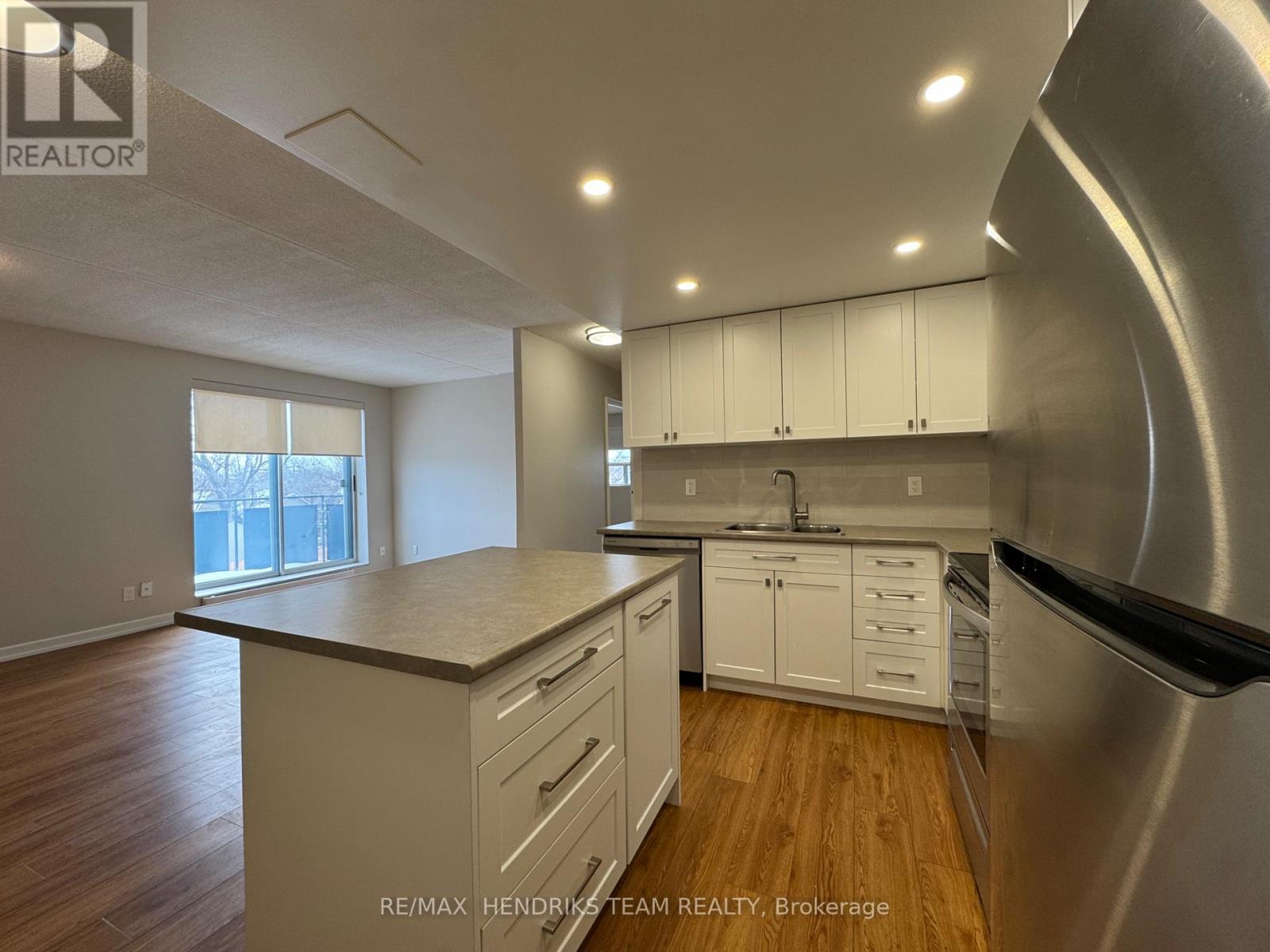 312 - 16 Capner Street, St. Catharines, Ontario  L2P 3X4 - Photo 4 - X12820146