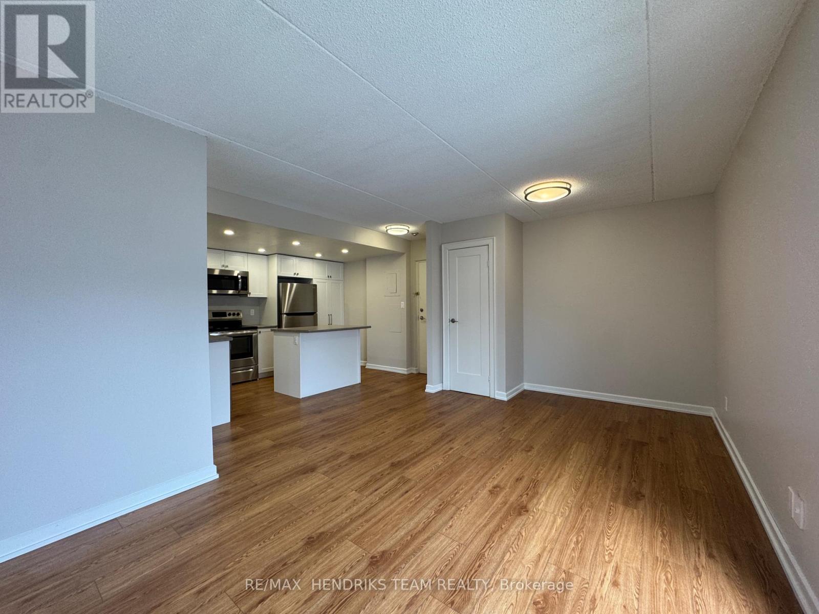 312 - 16 Capner Street, St. Catharines, Ontario  L2P 3X4 - Photo 8 - X12820146