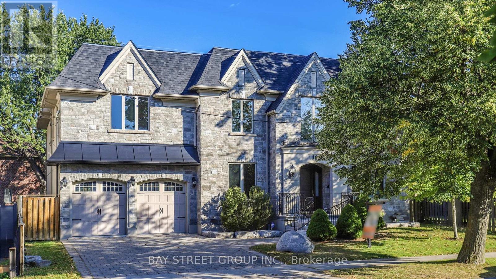 112 CENTRE AVENUE, Toronto, Ontario