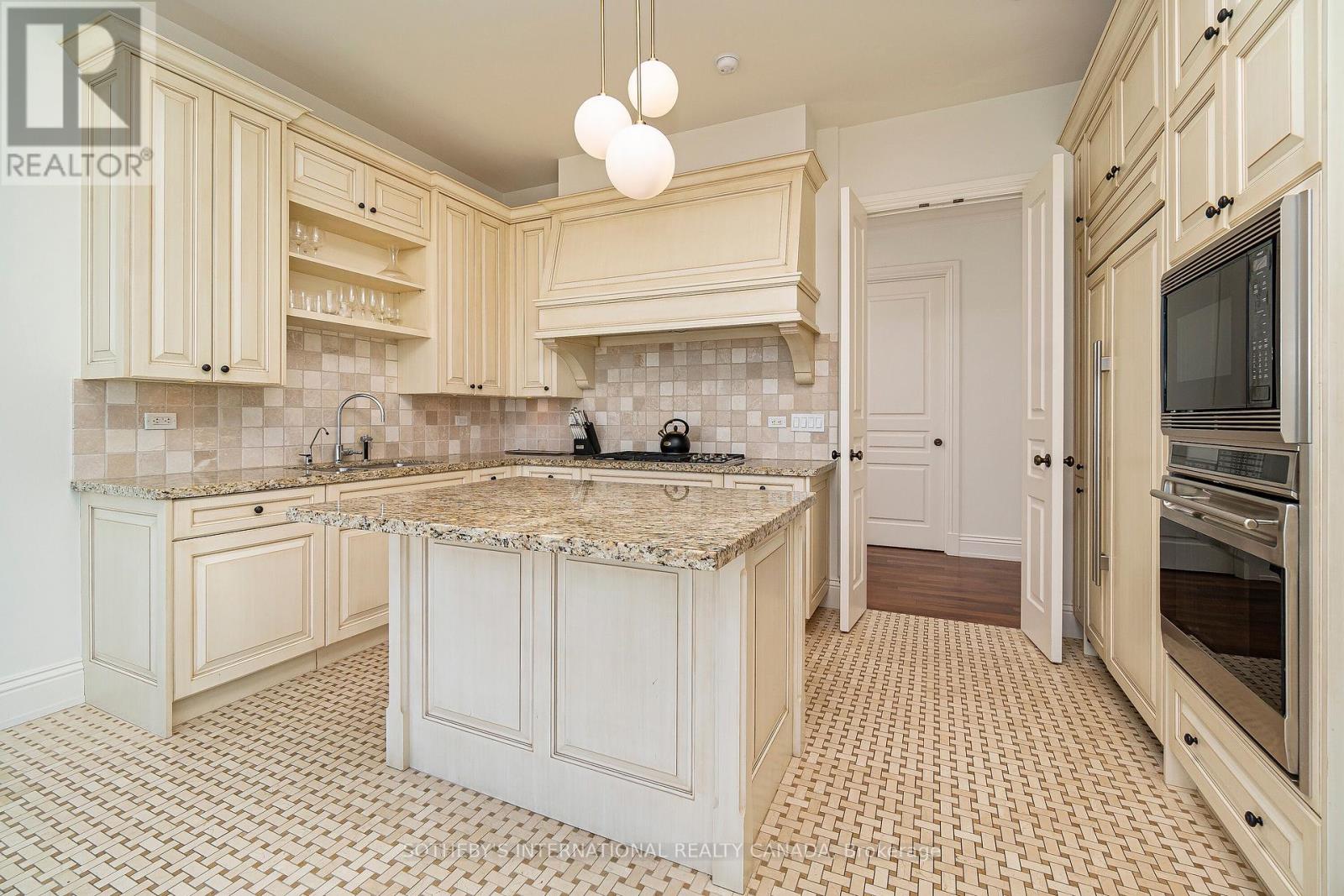 4201 - 183 Wellington Street W, Toronto (Waterfront Communities), Ontario  M4S 3H8 - Photo 11 - C12820104