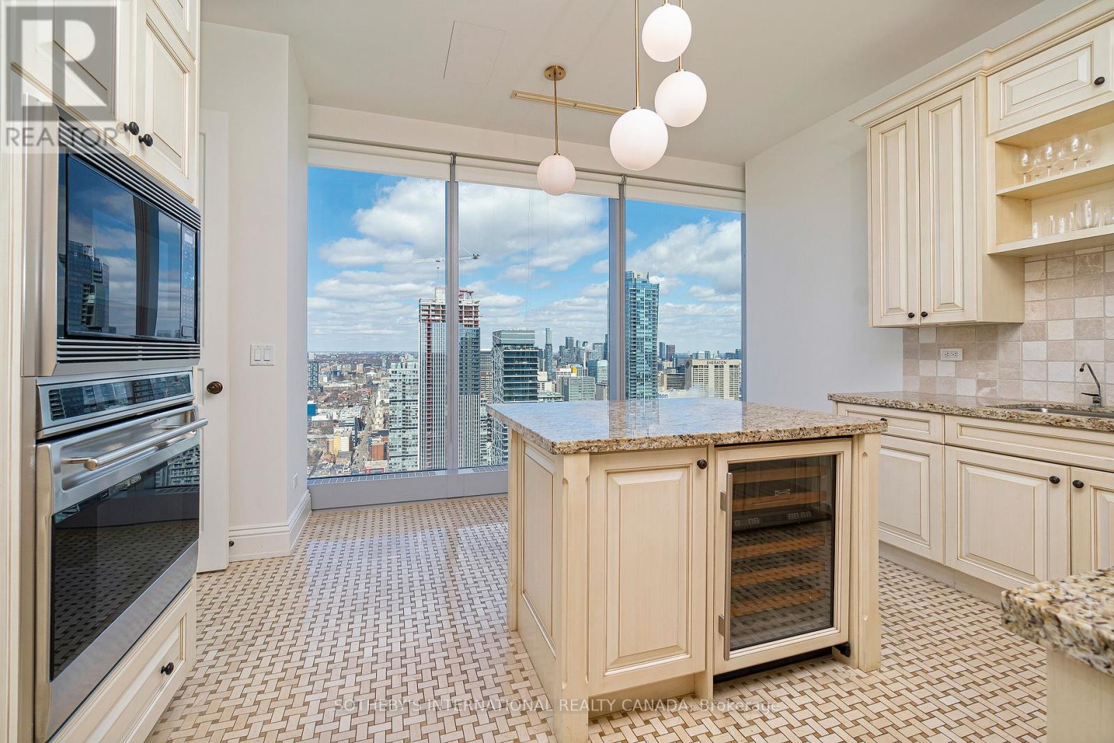 4201 - 183 Wellington Street W, Toronto (Waterfront Communities), Ontario  M4S 3H8 - Photo 13 - C12820104