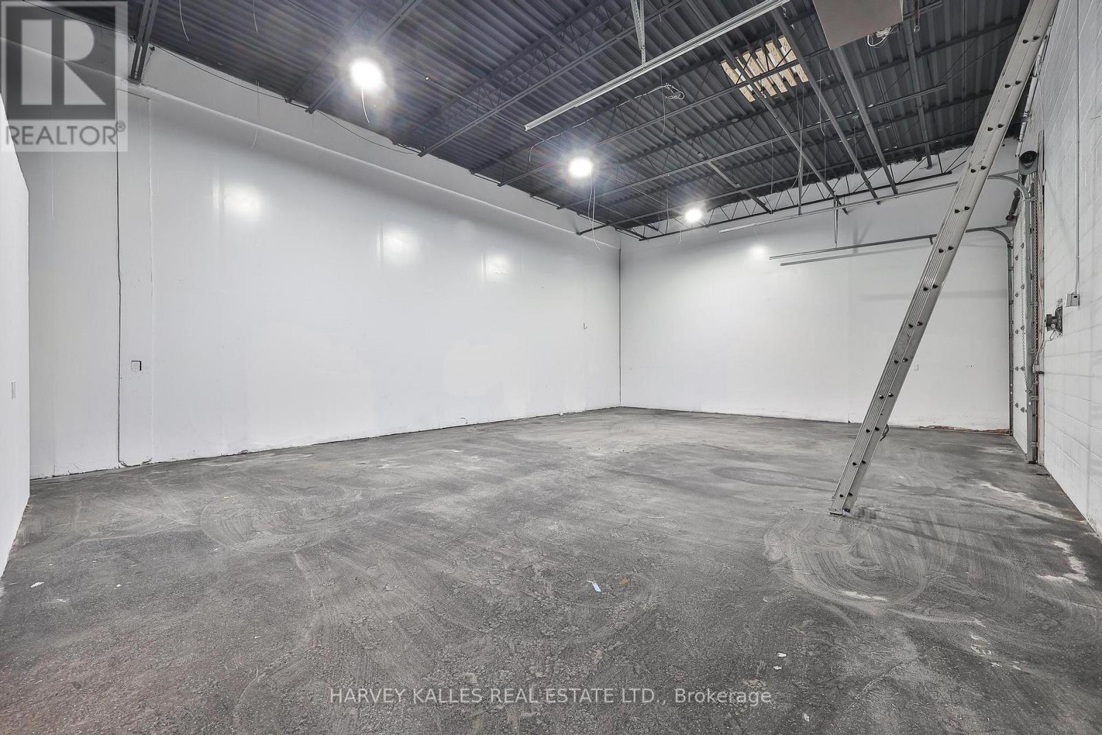 2 - 589 Steven Court, Newmarket, Ontario  L3Y 6Z3 - Photo 3 - N12694456