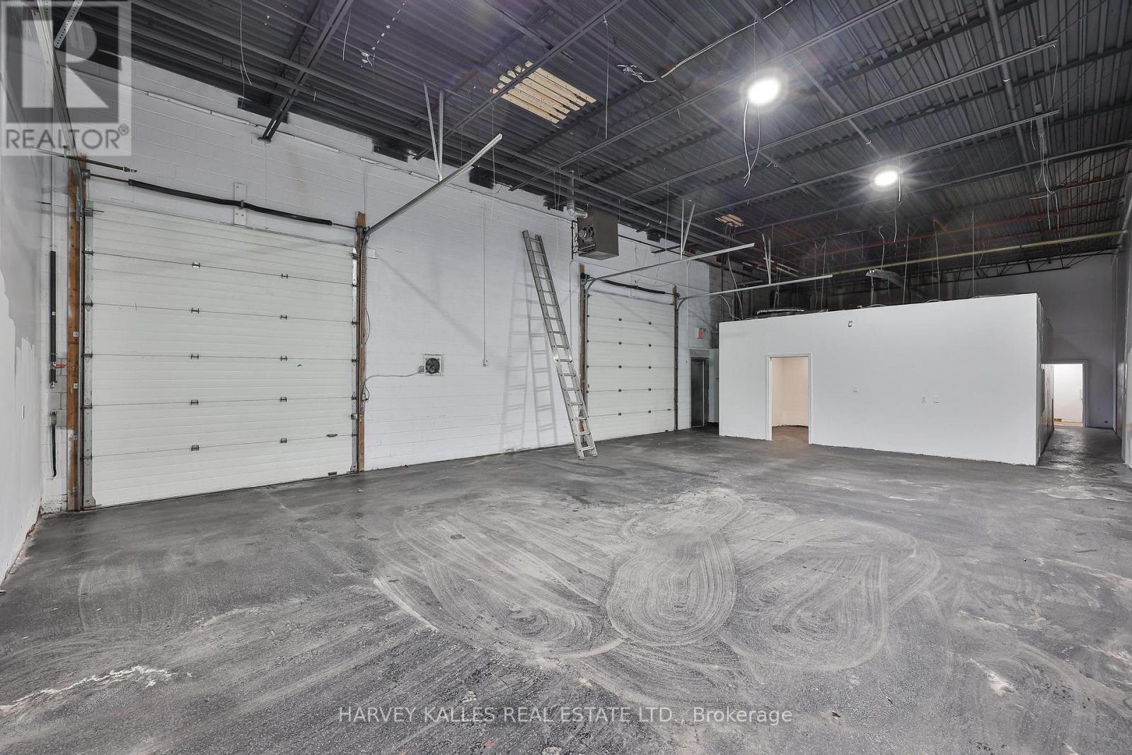 2 - 589 Steven Court, Newmarket, Ontario  L3Y 6Z3 - Photo 8 - N12694456