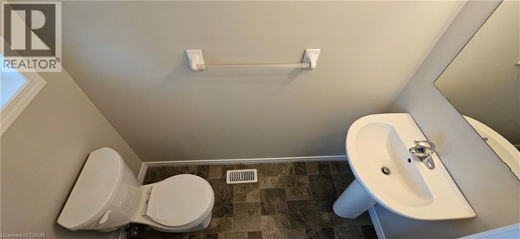 50 Pinnacle Drive Unit# 7, Kitchener, Ontario  N2P 0H8 - Photo 3 - 40807672