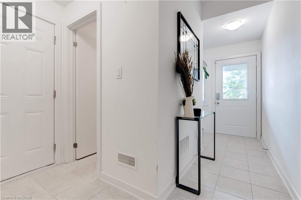 590 North Service Road Unit# 46, Hamilton, Ontario    - Photo 3 - 40807619