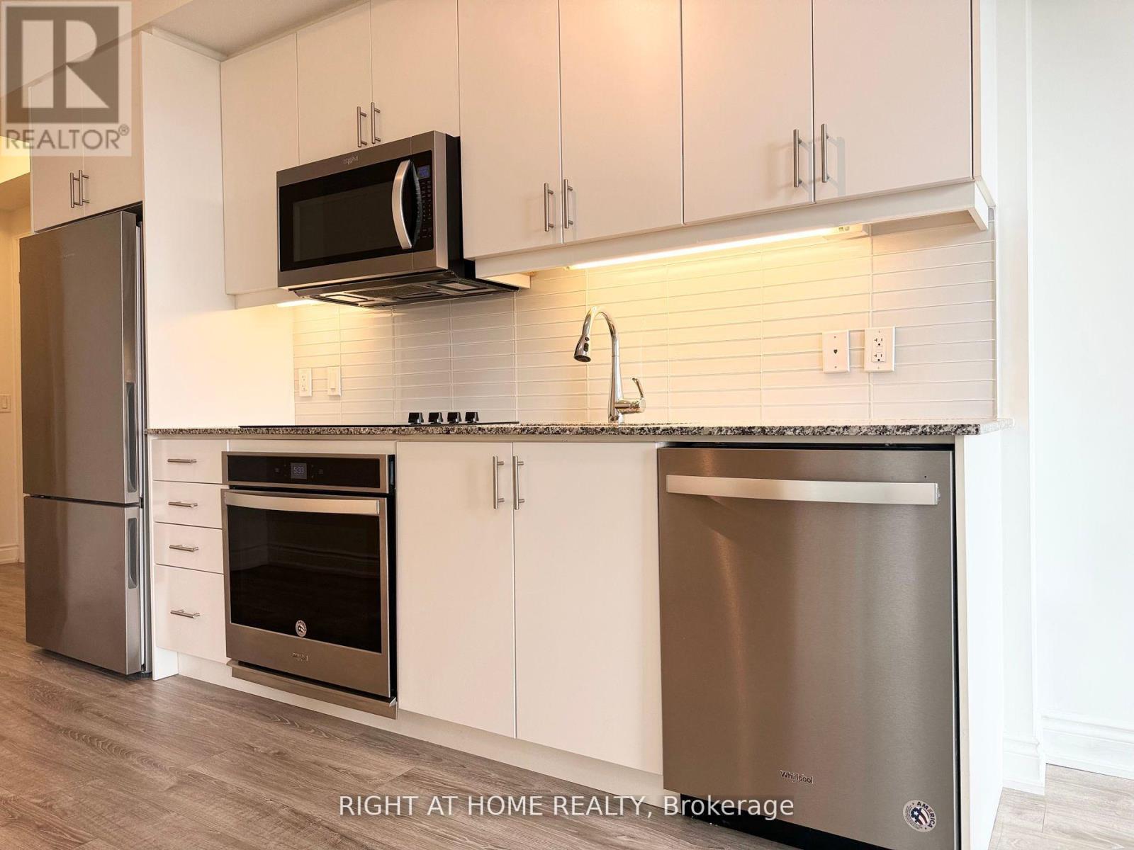 1115 - 9618 Yonge Street, Richmond Hill, Ontario  L4C 0X5 - Photo 3 - N12820078