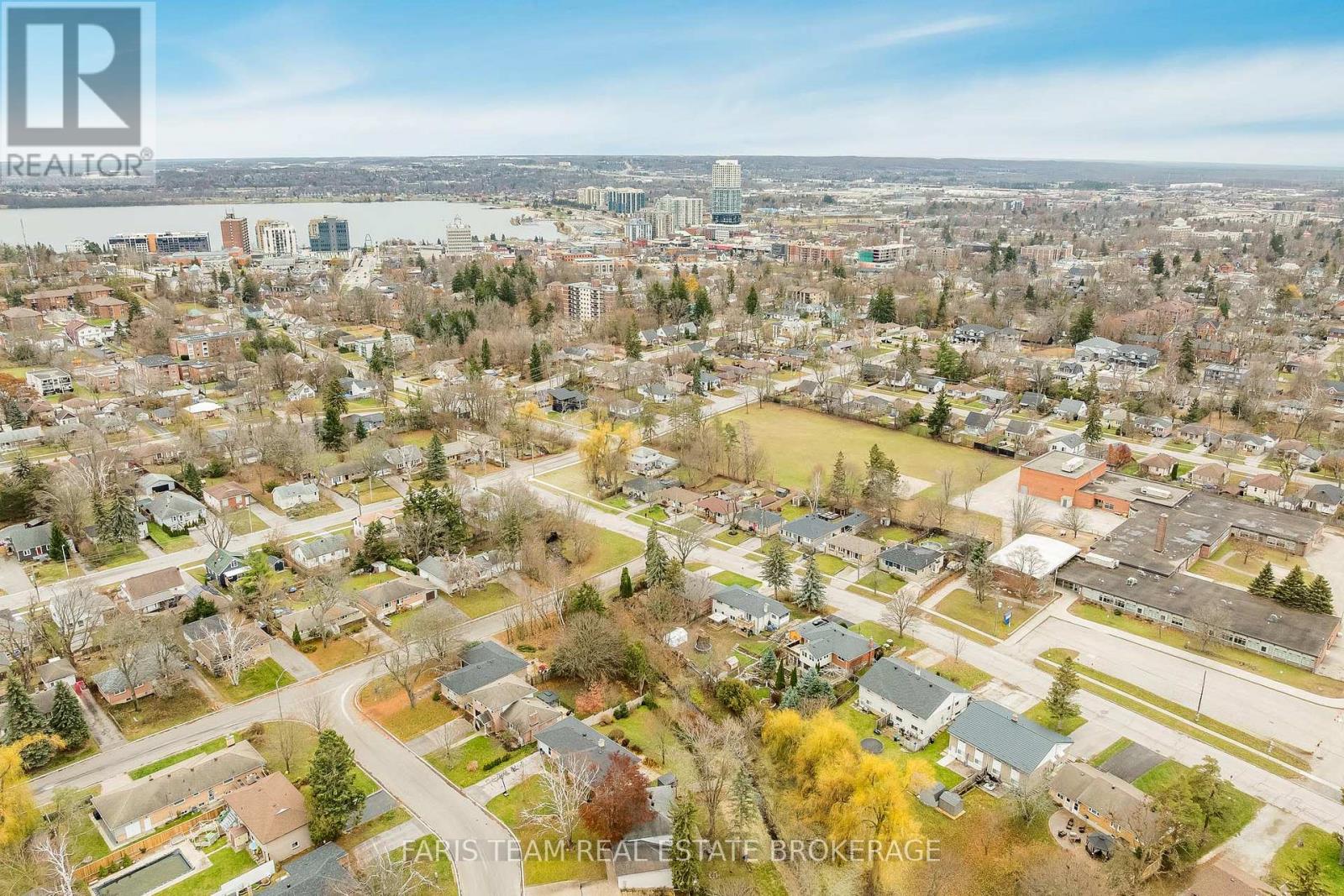 15 Davidson Street, Barrie (Wellington), Ontario  L4M 3R9 - Photo 37 - S12820166