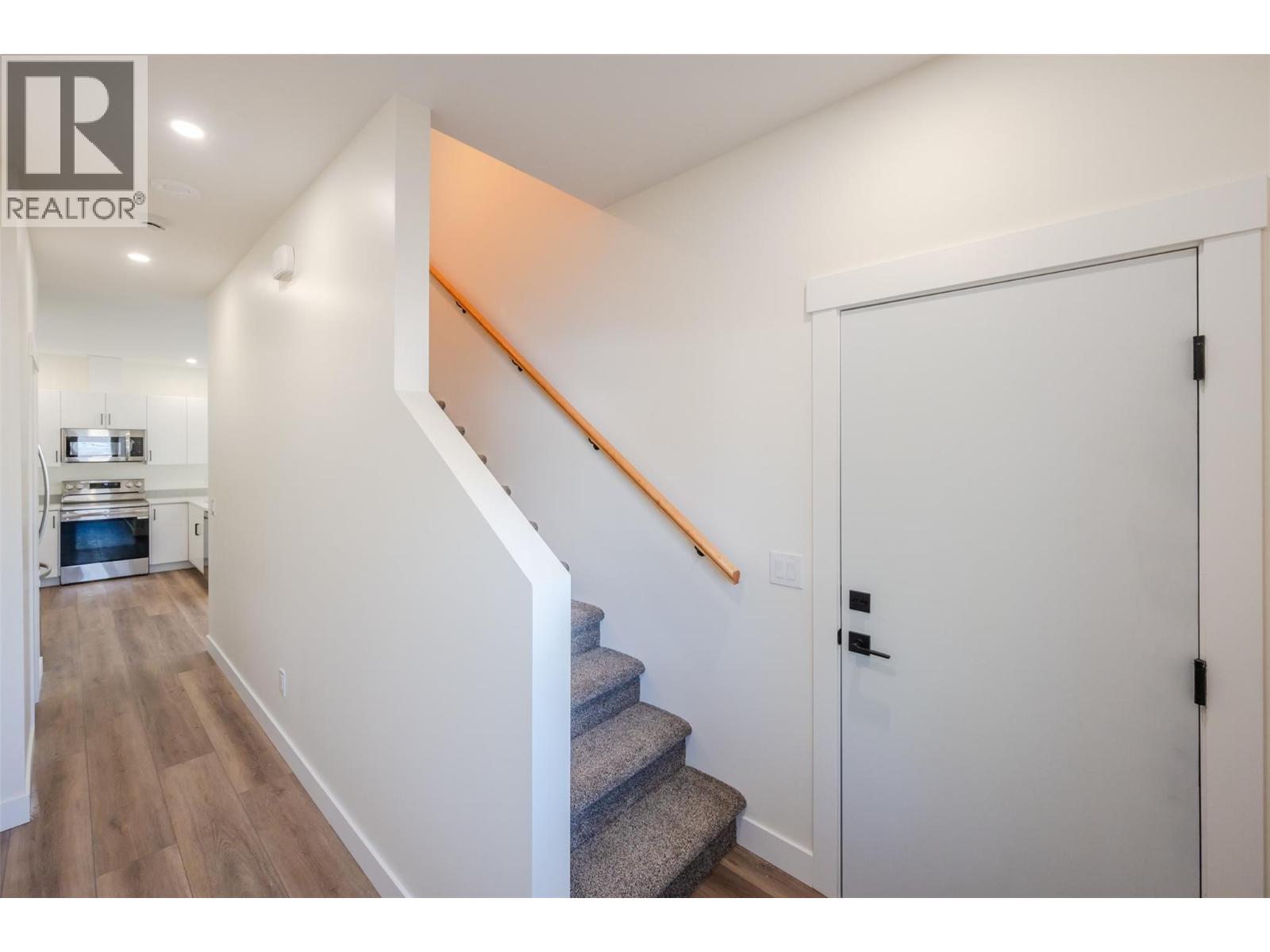 11612 Victoria Road S Unit# 101 Summerland Photo 17