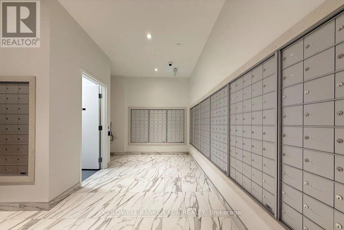 1812 - 448 Burnhamthorpe Road W, Mississauga, Ontario  L5B 0R4 - Photo 6 - W12820076