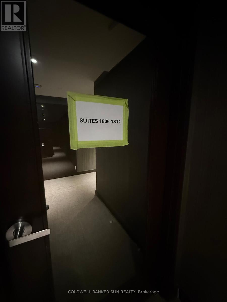 1812 - 448 Burnhamthorpe Road W, Mississauga, Ontario  L5B 0R4 - Photo 7 - W12820076