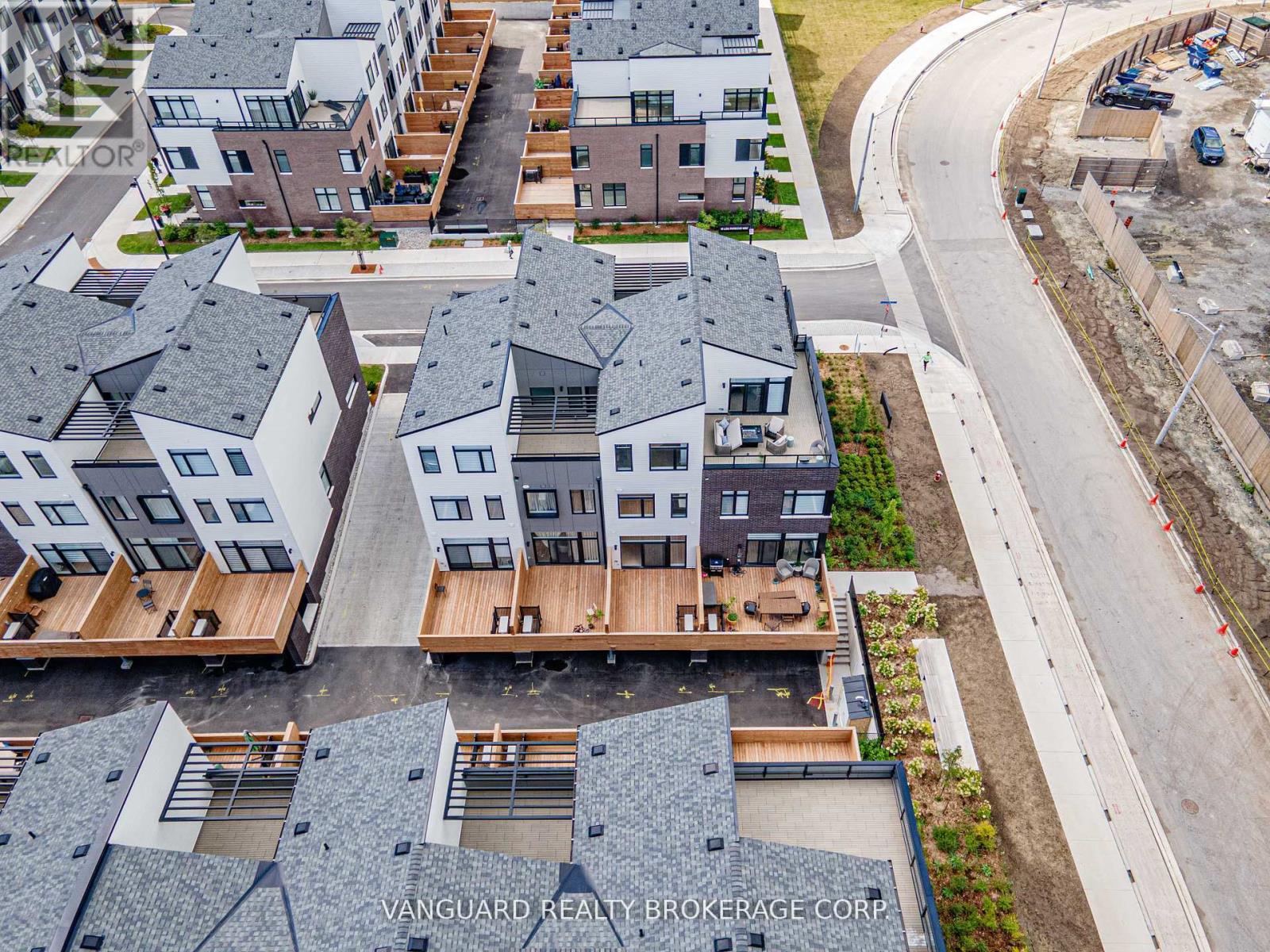 21 - 15 Lou Parsons Way, Mississauga, Ontario  L5H 0B2 - Photo 6 - W12820134