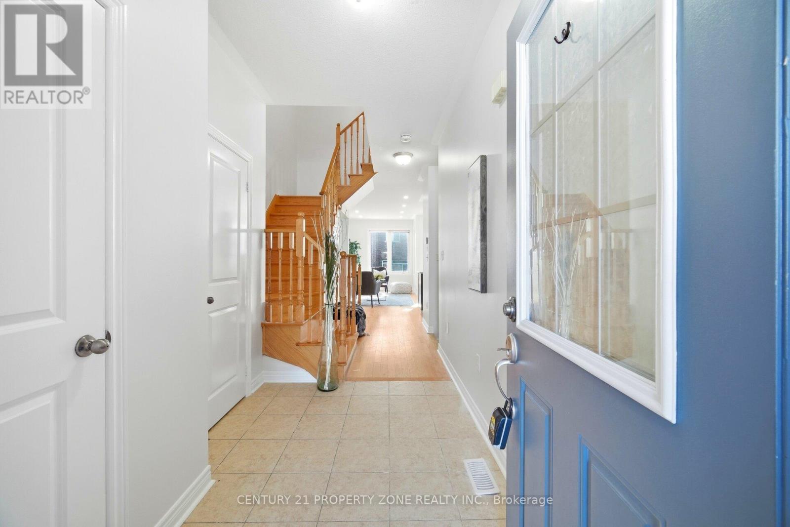 9 Foliage Drive, Brampton, Ontario  L7A 4M7 - Photo 5 - W12820150