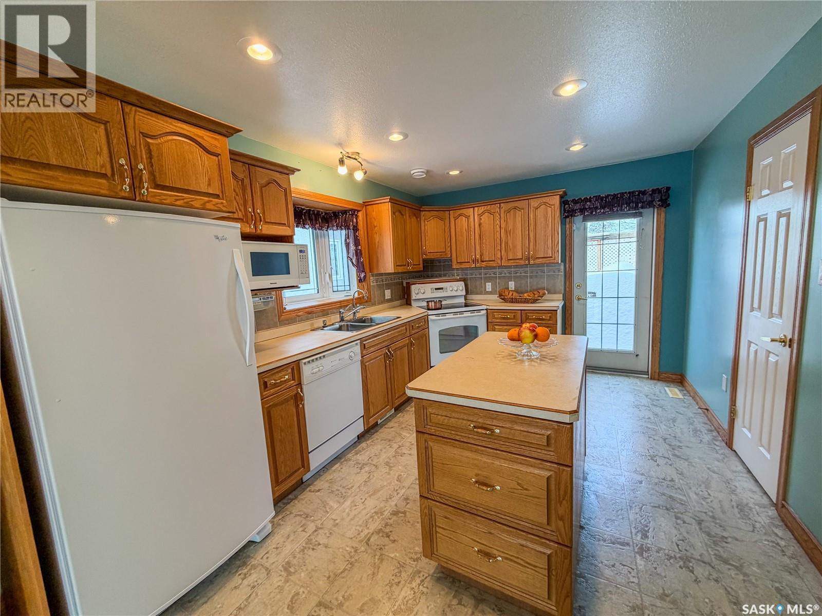 52 Russell Drive, Yorkton, Saskatchewan  S3N 3W2 - Photo 3 - SK029168