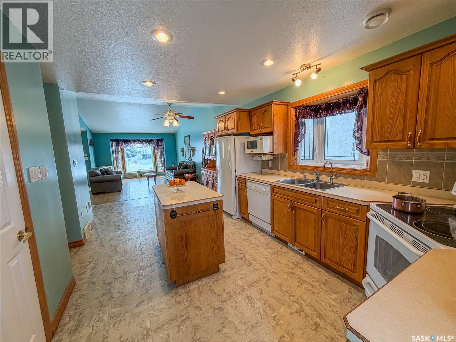 52 Russell Drive, Yorkton, Saskatchewan  S3N 3W2 - Photo 4 - SK029168