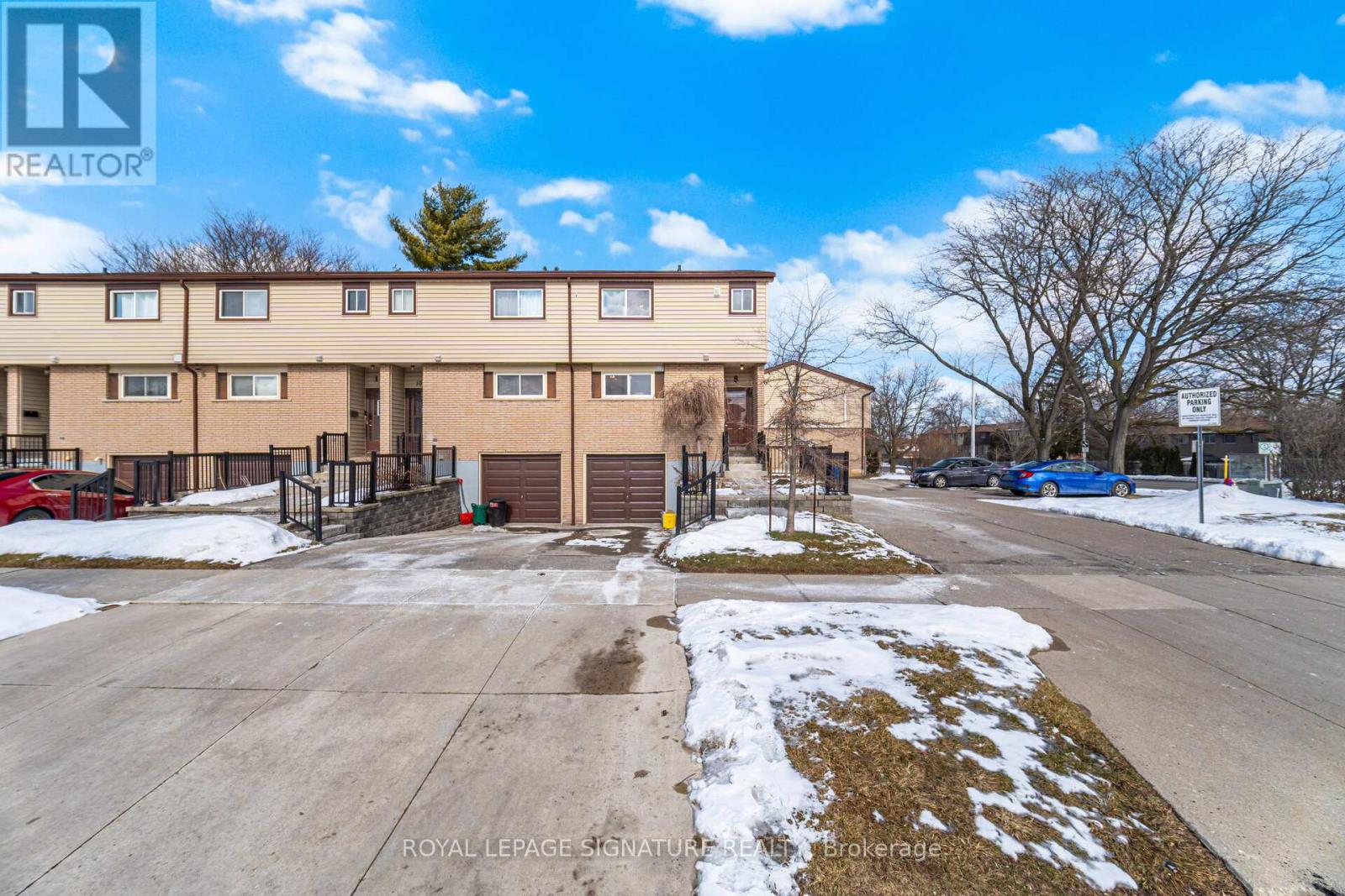 8 Claudette Gate, Hamilton, Ontario  L9B 1T5 - Photo 2 - X12820088