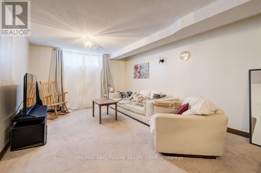 1245 Tyneburn Crescent, Mississauga, Ontario  L4X 1P4 - Photo 17 - W12804848