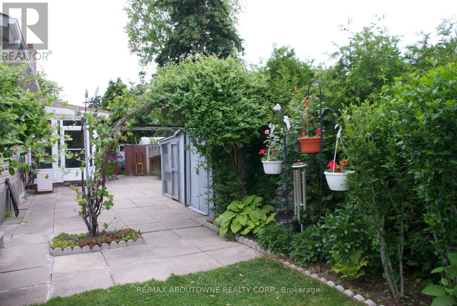 1245 Tyneburn Crescent, Mississauga, Ontario  L4X 1P4 - Photo 26 - W12804848