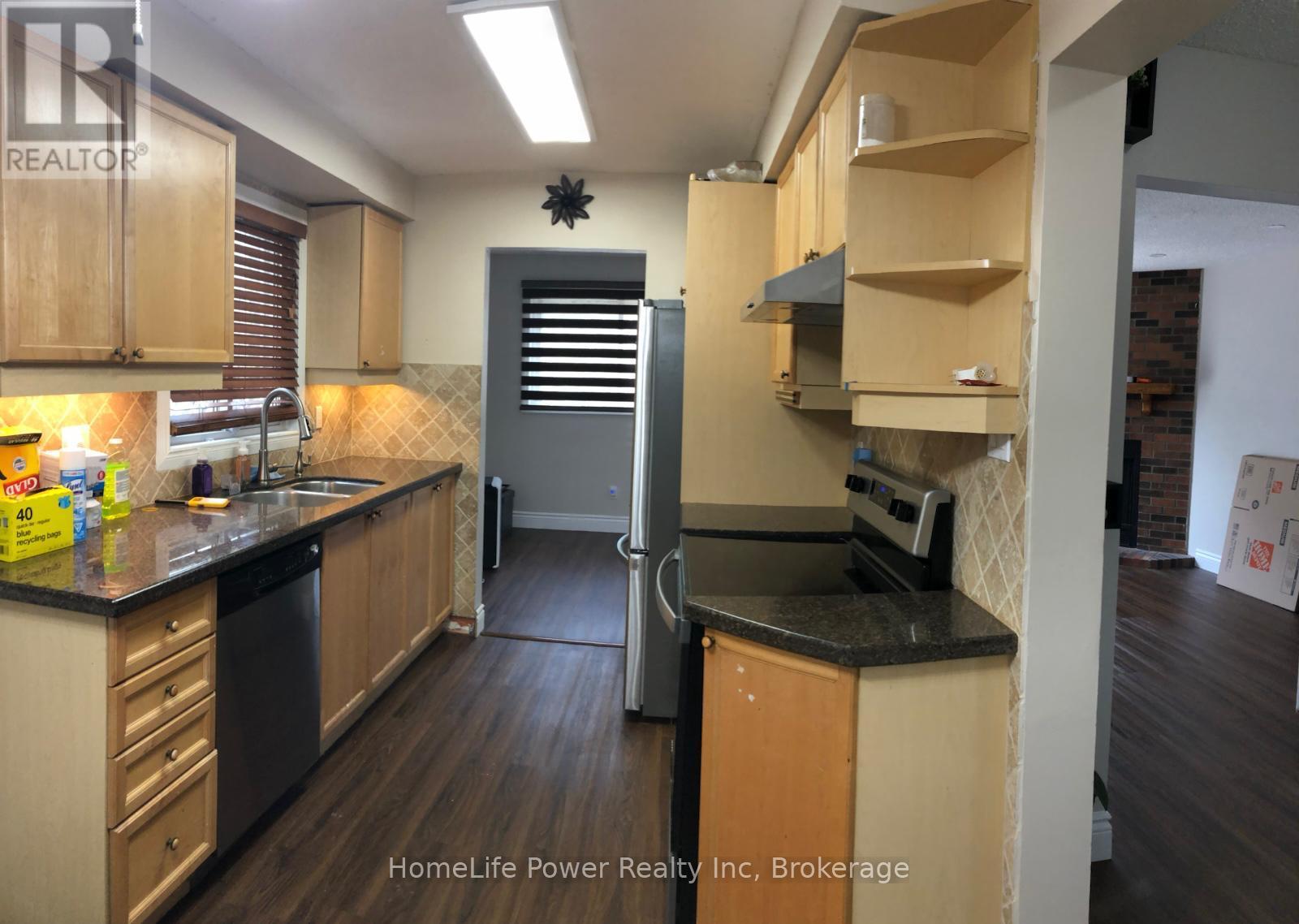 14 Sparrow Court, Brampton, Ontario  L6Y 3P2 - Photo 2 - W12820362