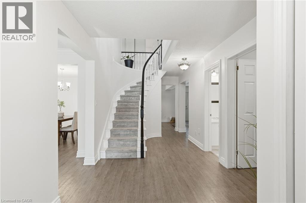 2 Jeanette Avenue, Grimsby, Ontario  L3M 5B4 - Photo 5 - 40805610