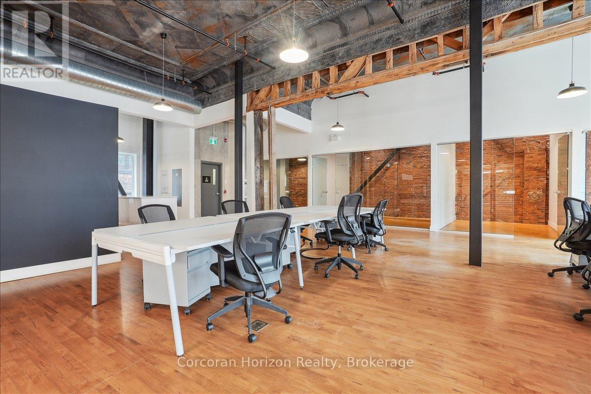 302 - 12 James Street N, Hamilton, Ontario  L8R 2J9 - Photo 11 - X12820334