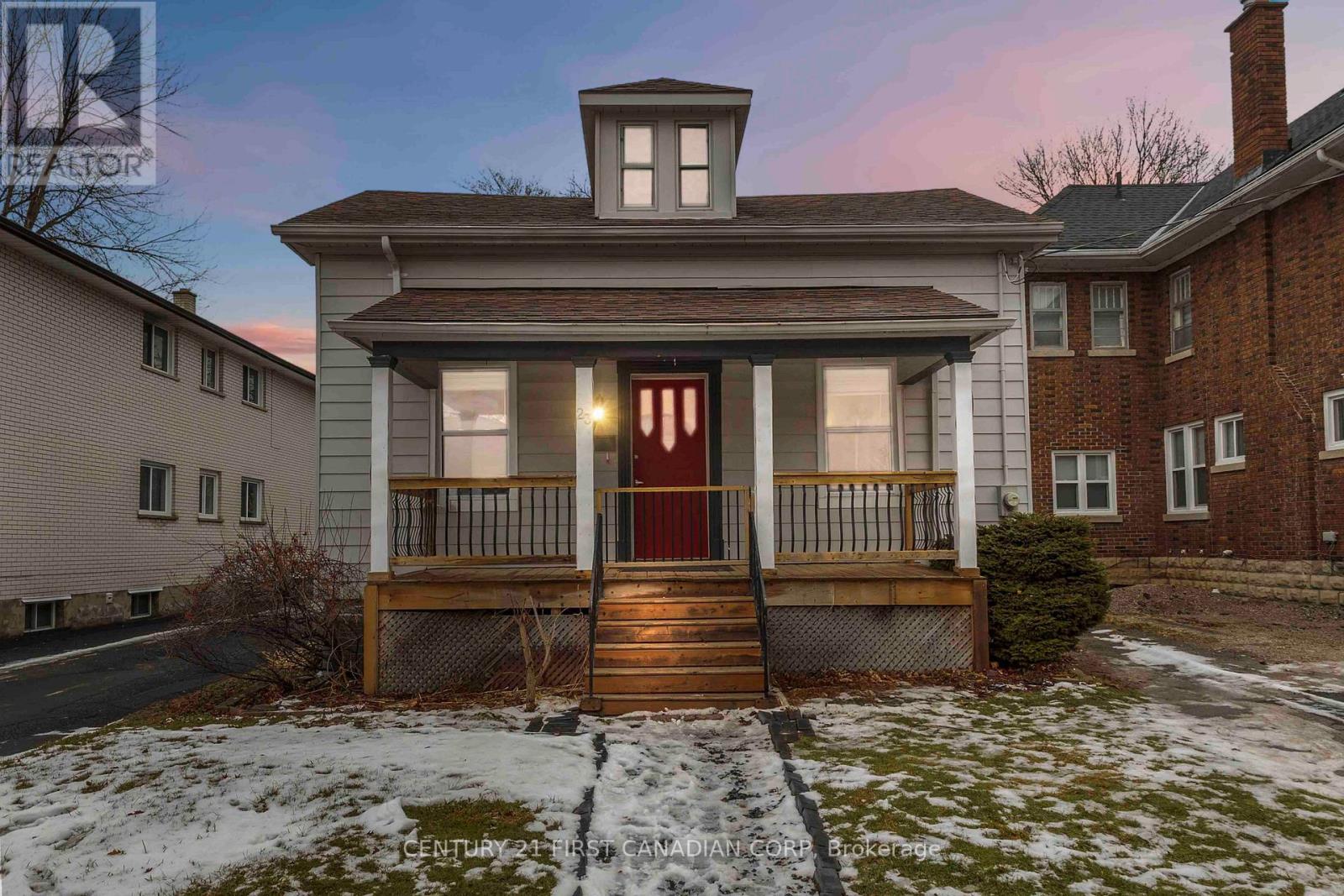 23 Mitchell Street, St. Thomas, Ontario  N5R 2T6 - Photo 3 - X12820356