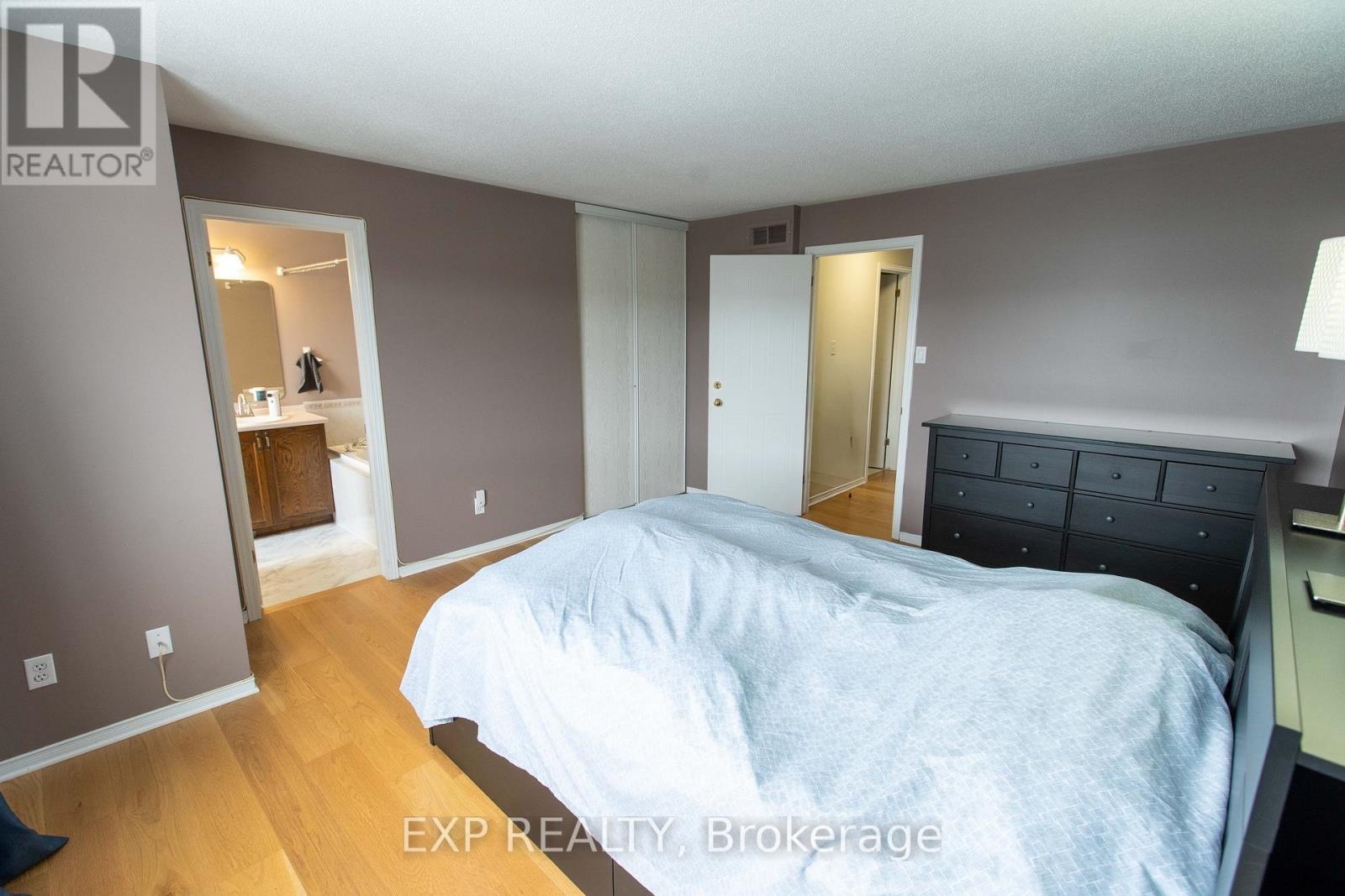 54 Sheppard's Glen Avenue, Ottawa, Ontario  K2M 2M9 - Photo 13 - X12820252