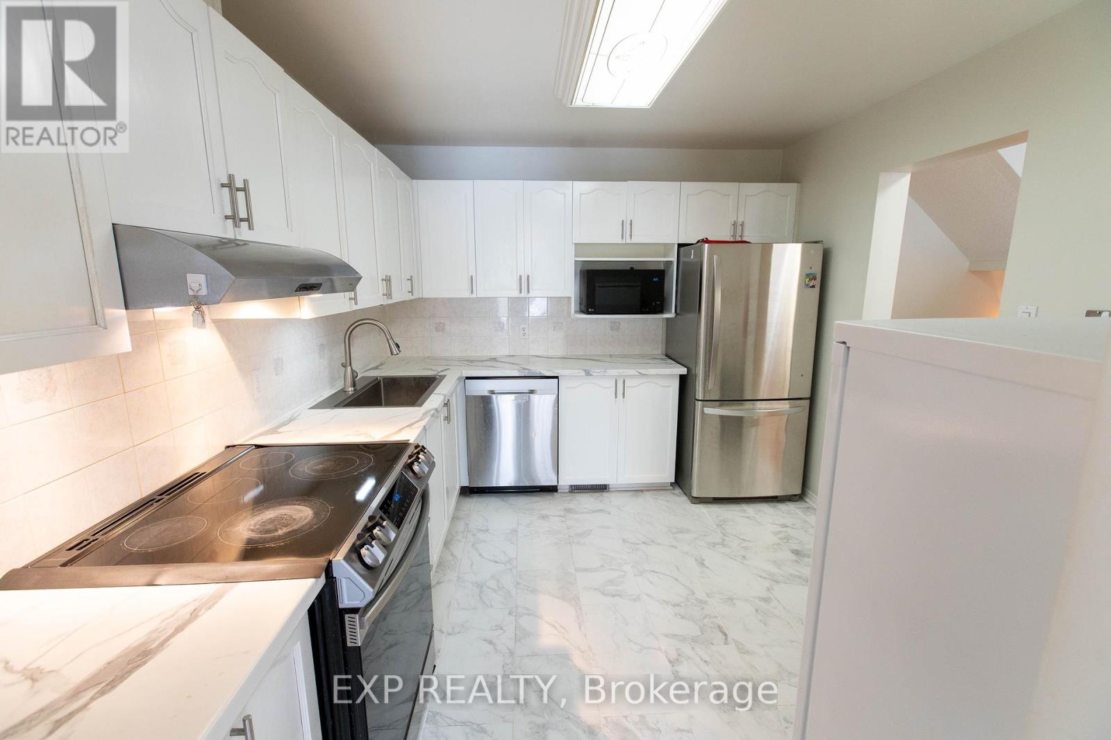 54 Sheppard's Glen Avenue, Ottawa, Ontario  K2M 2M9 - Photo 8 - X12820252