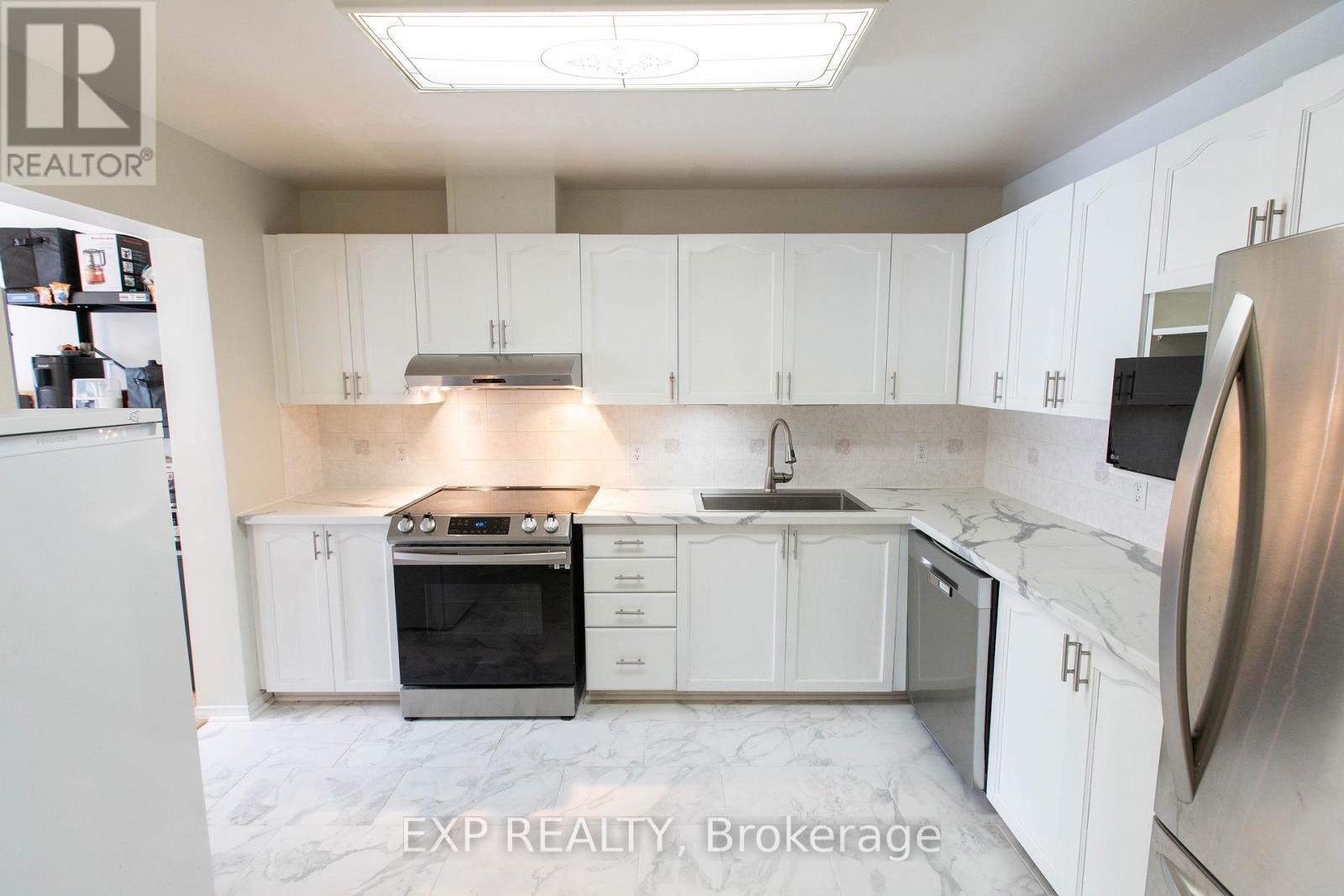 54 Sheppard's Glen Avenue, Ottawa, Ontario  K2M 2M9 - Photo 9 - X12820252