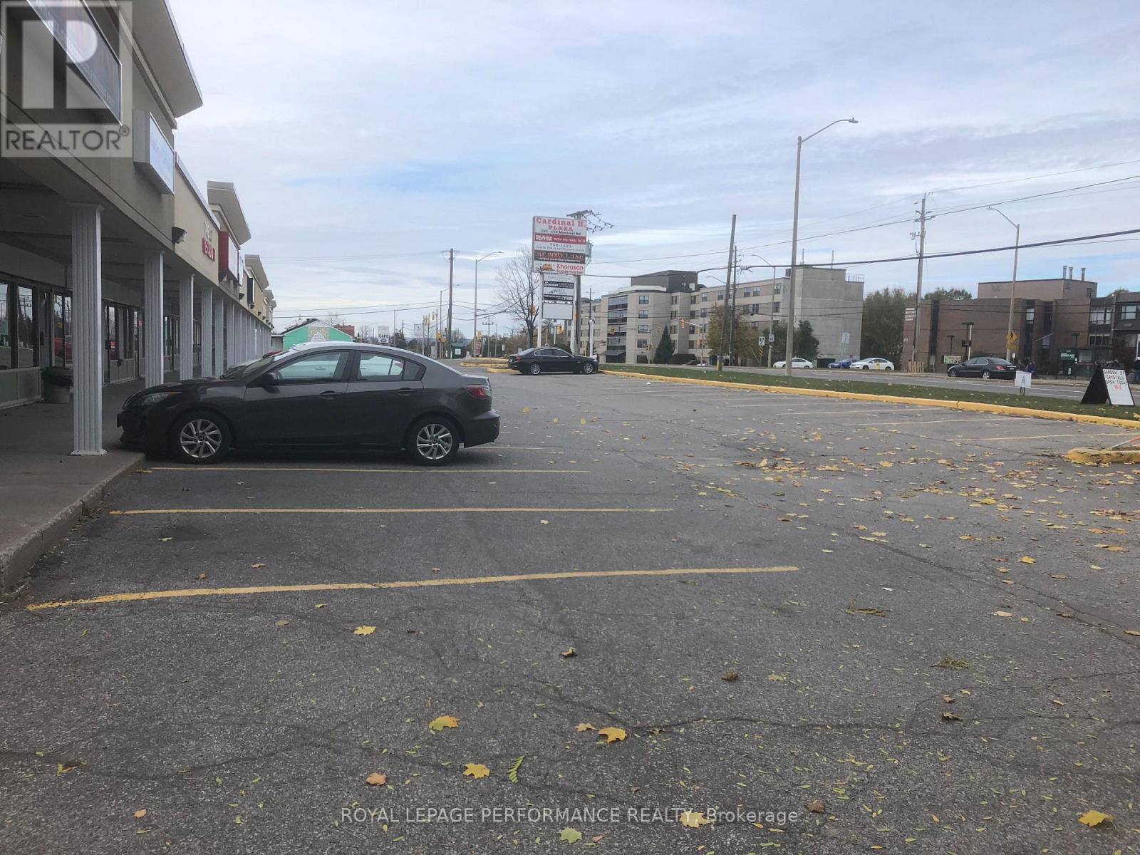 1754a Montreal Road, Ottawa, Ontario  K1J 6N3 - Photo 3 - X12820390