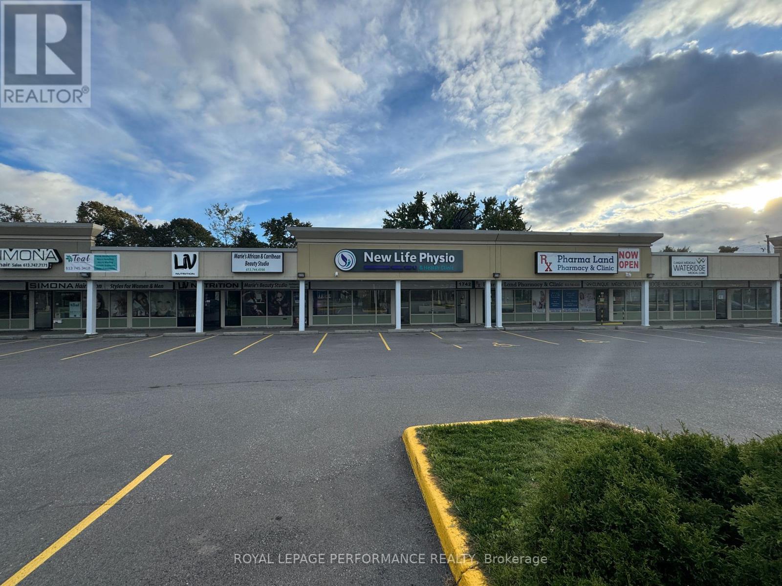 1756 MONTREAL ROAD, ottawa, Ontario