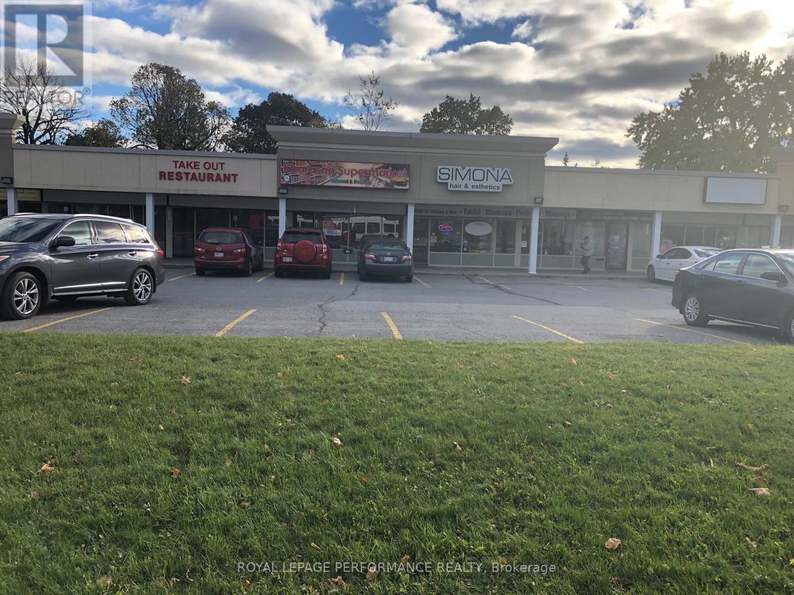 1752 Montreal Road, Ottawa, Ontario  K1J 6N3 - Photo 3 - X12820408