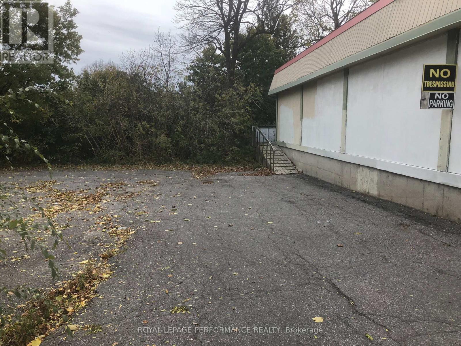 1752 Montreal Road, Ottawa, Ontario  K1J 6N3 - Photo 6 - X12820408