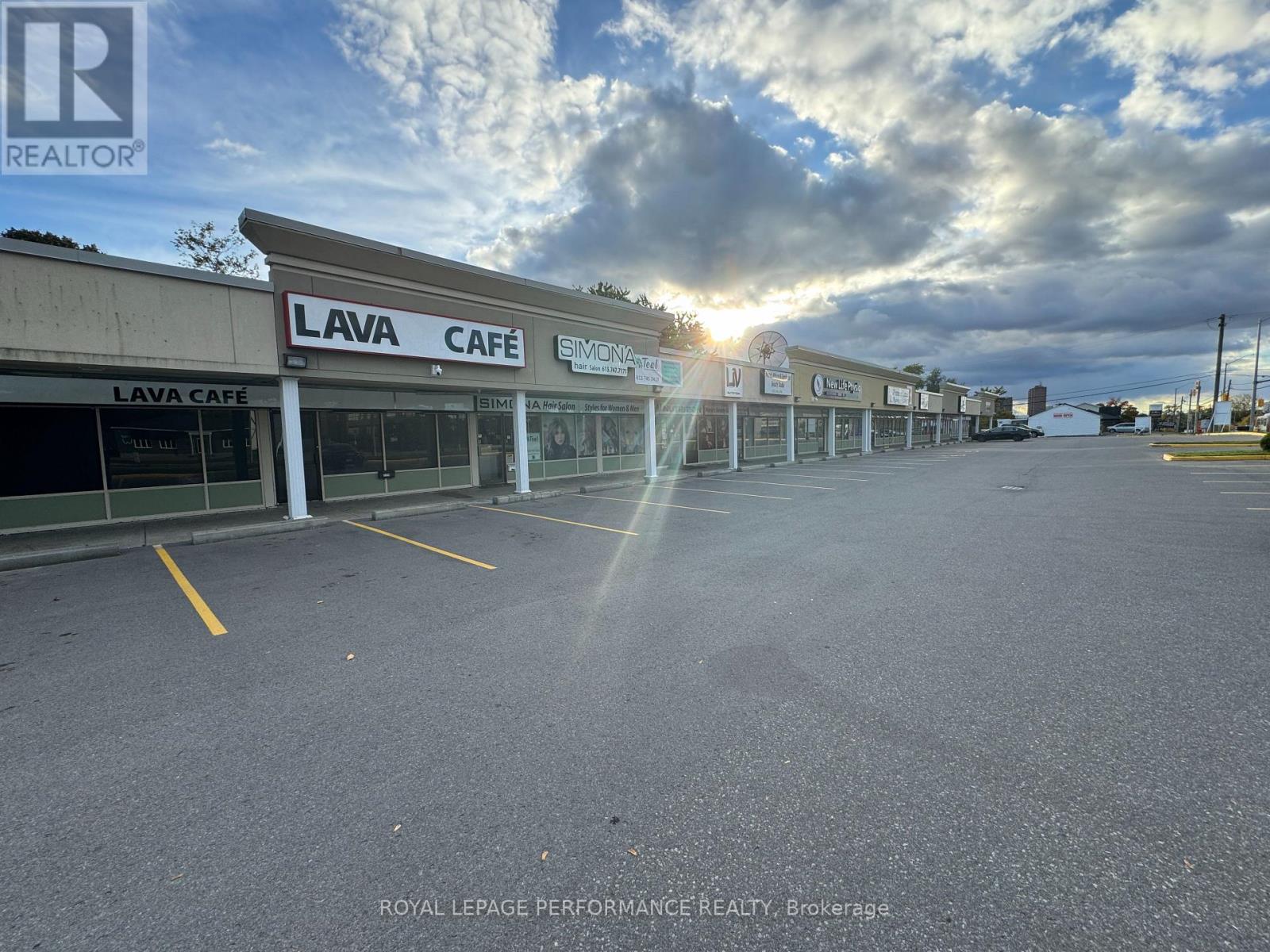 1752 Montreal Road, Ottawa, Ontario  K1J 6N3 - Photo 8 - X12820408