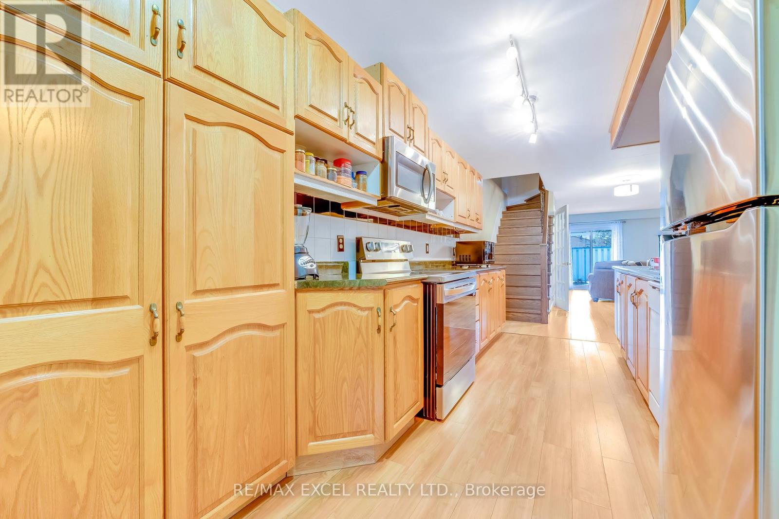 47 Jacob Fisher Drive, Toronto, Ontario  M1B 4K4 - Photo 5 - E12819426