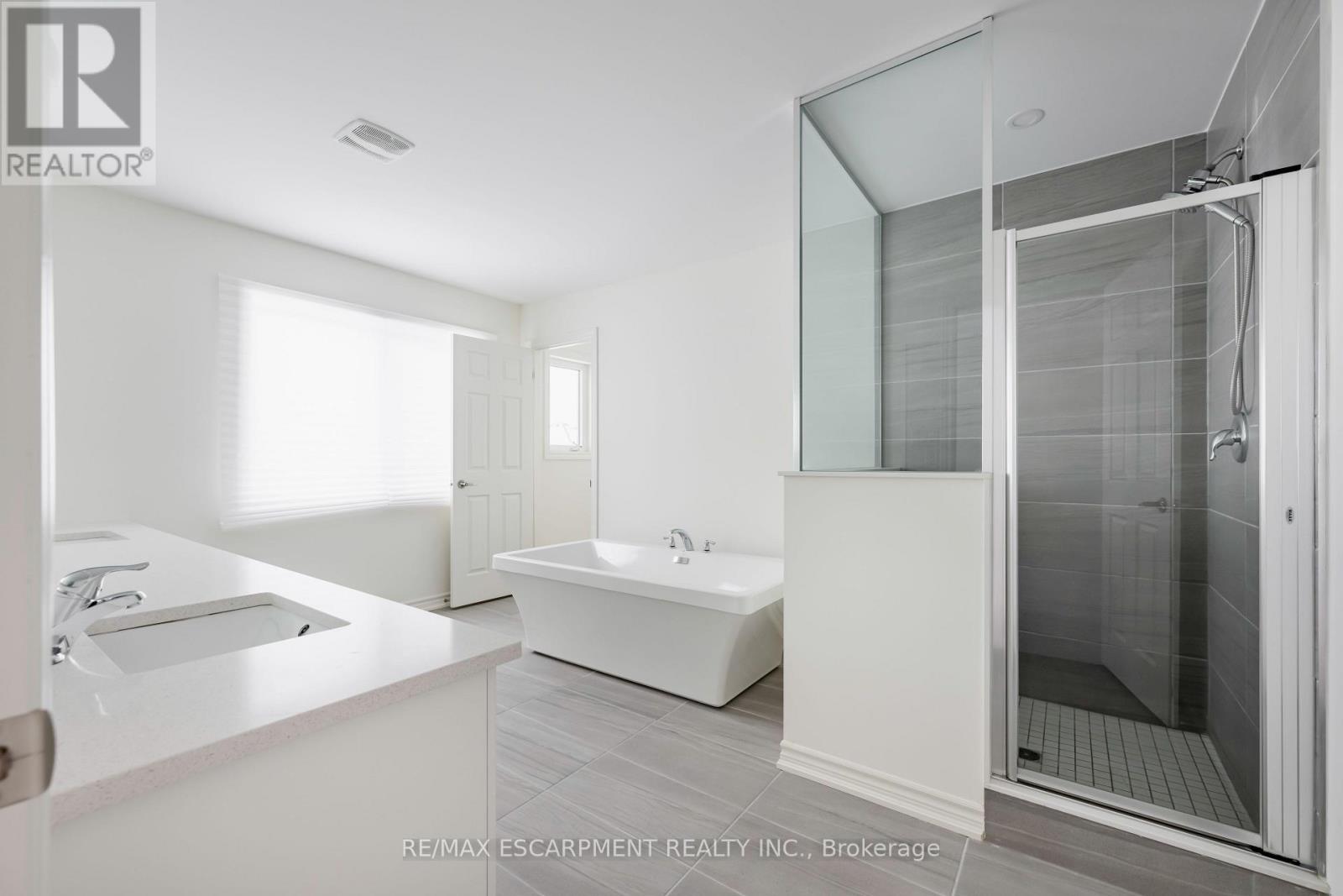 48 Sparrow Way, Adjala-Tosorontio (Colgan), Ontario  L0G 1W0 - Photo 37 - N12820248