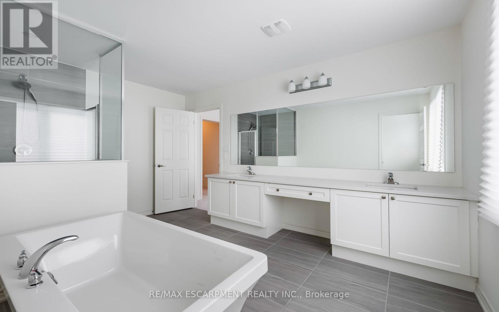 48 Sparrow Way, Adjala-Tosorontio (Colgan), Ontario  L0G 1W0 - Photo 38 - N12820248