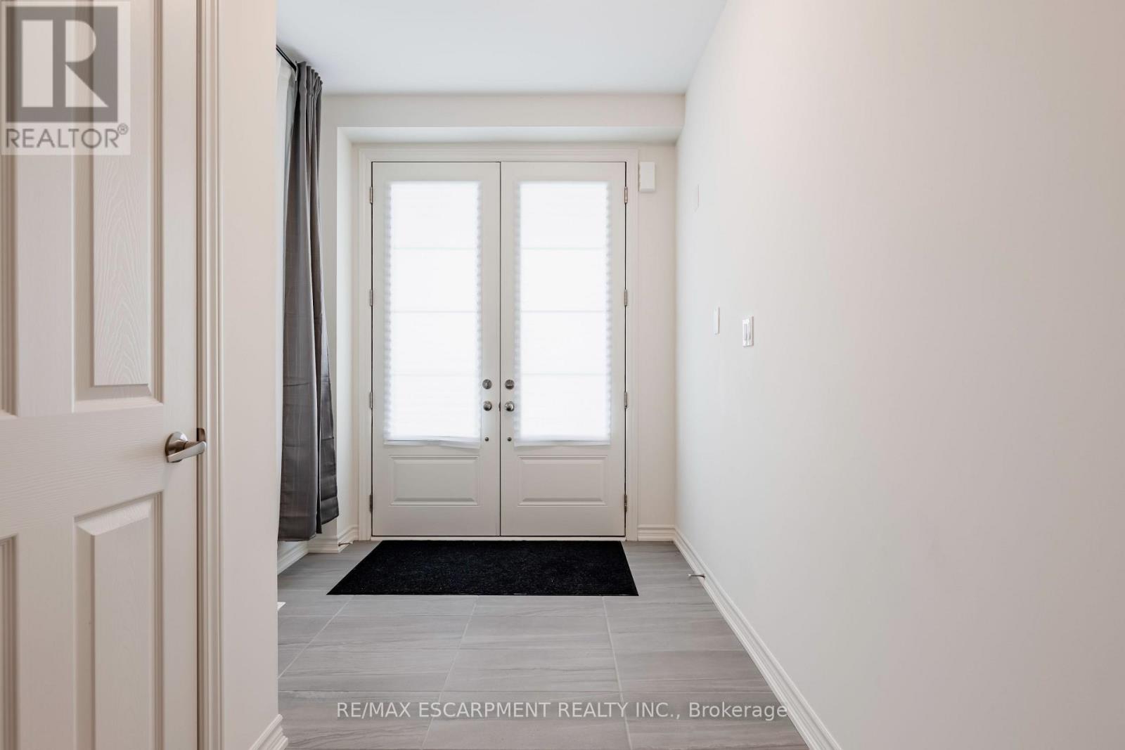 48 Sparrow Way, Adjala-Tosorontio (Colgan), Ontario  L0G 1W0 - Photo 5 - N12820248