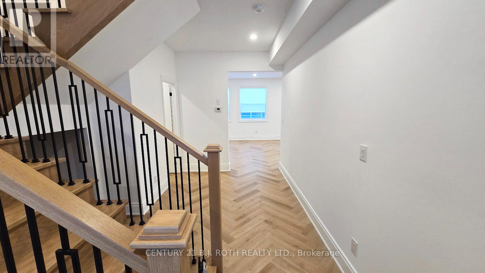 Upper - 42 Calverley Street, Orillia, Ontario  L3V 3T5 - Photo 2 - S12820420