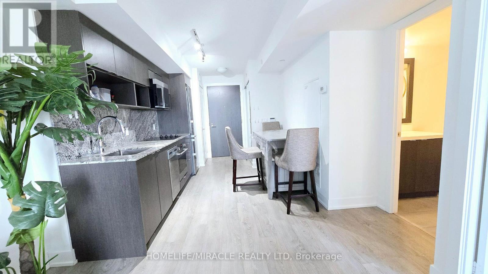 1720 - 9 Mabelle Avenue, Toronto (Islington-City Centre West), Ontario  M9A 0E1 - Photo 2 - W12820228