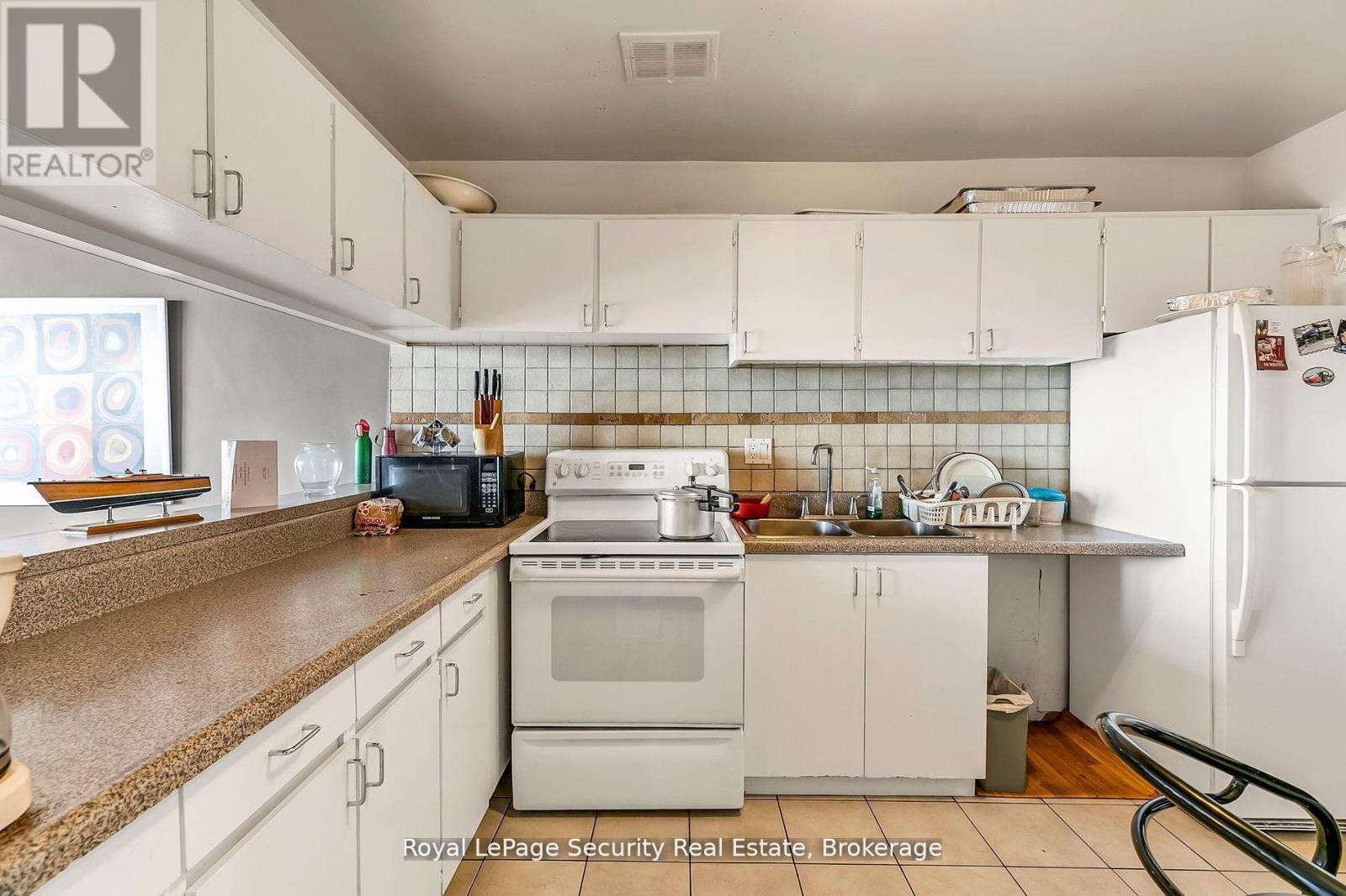 2413 - 10 Martha Eaton Way, Toronto, Ontario  M6M 5B3 - Photo 11 - W12820364