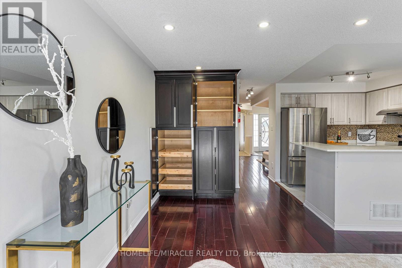 2831 Westbury Court, Mississauga, Ontario  L5M 6B4 - Photo 12 - W12820414