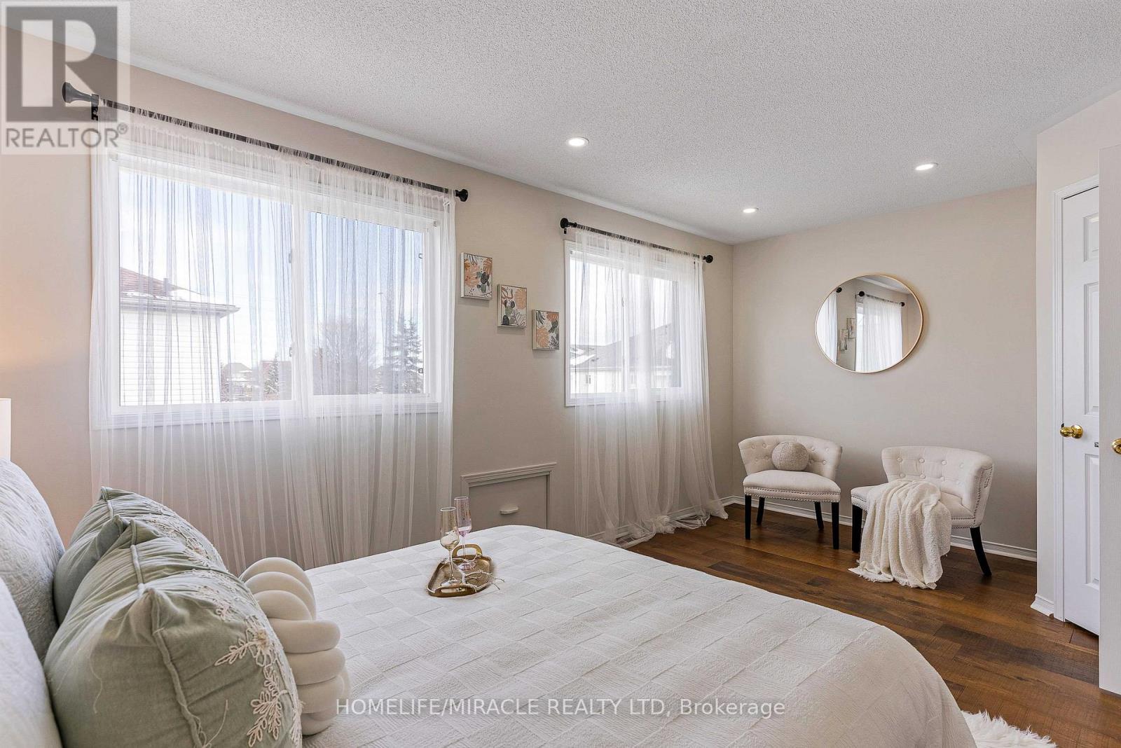 2831 Westbury Court, Mississauga, Ontario  L5M 6B4 - Photo 19 - W12820414