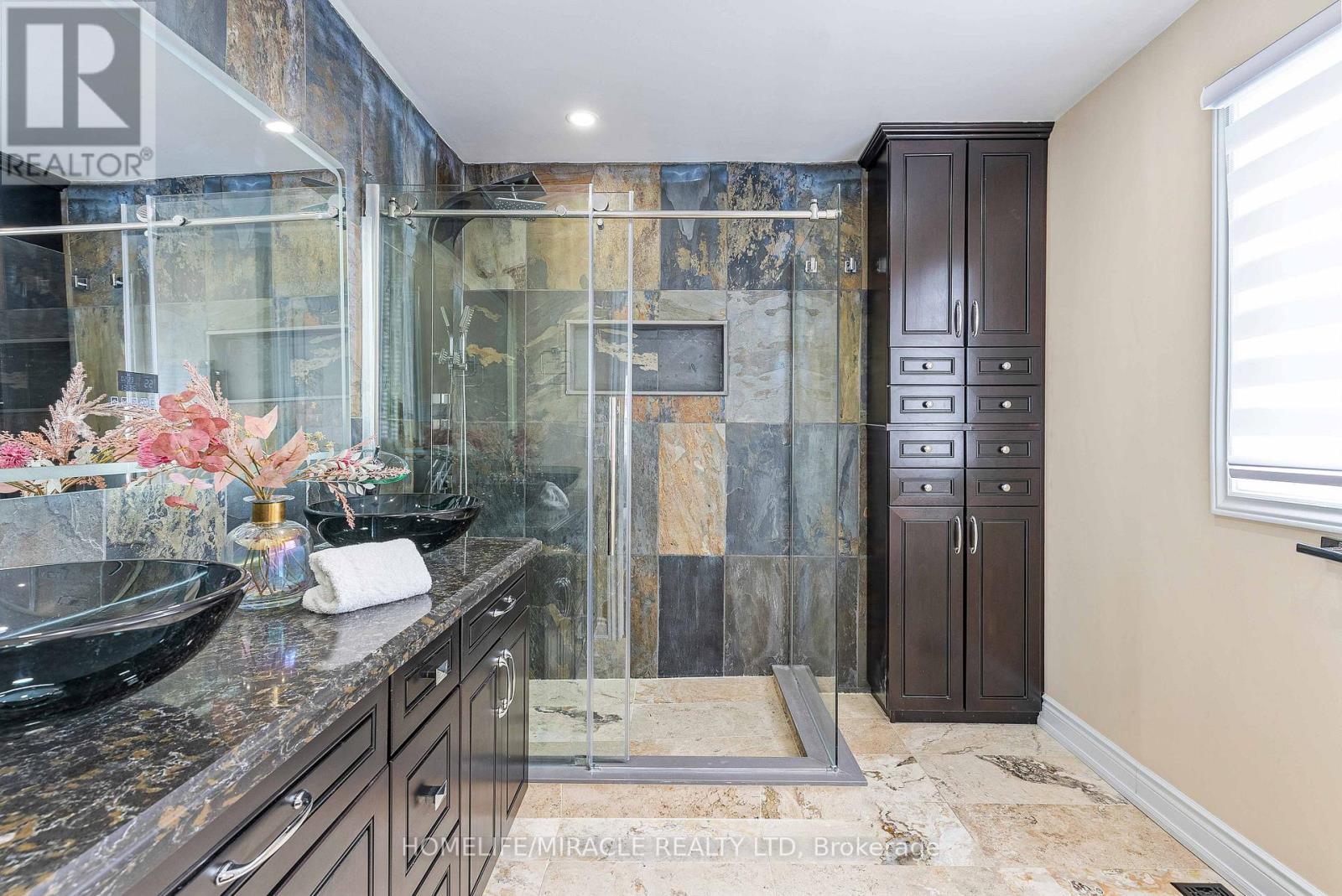 2831 Westbury Court, Mississauga, Ontario  L5M 6B4 - Photo 21 - W12820414