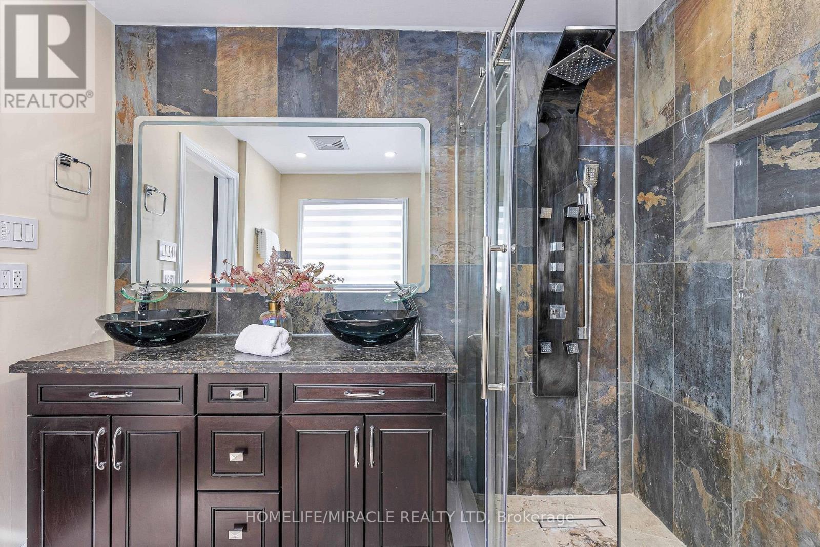 2831 Westbury Court, Mississauga, Ontario  L5M 6B4 - Photo 23 - W12820414