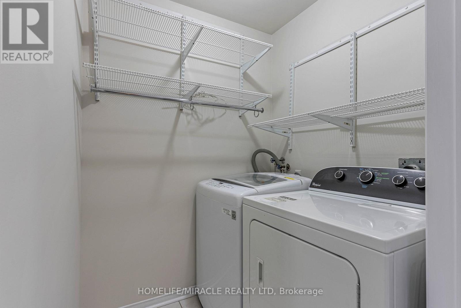 2831 Westbury Court, Mississauga, Ontario  L5M 6B4 - Photo 27 - W12820414