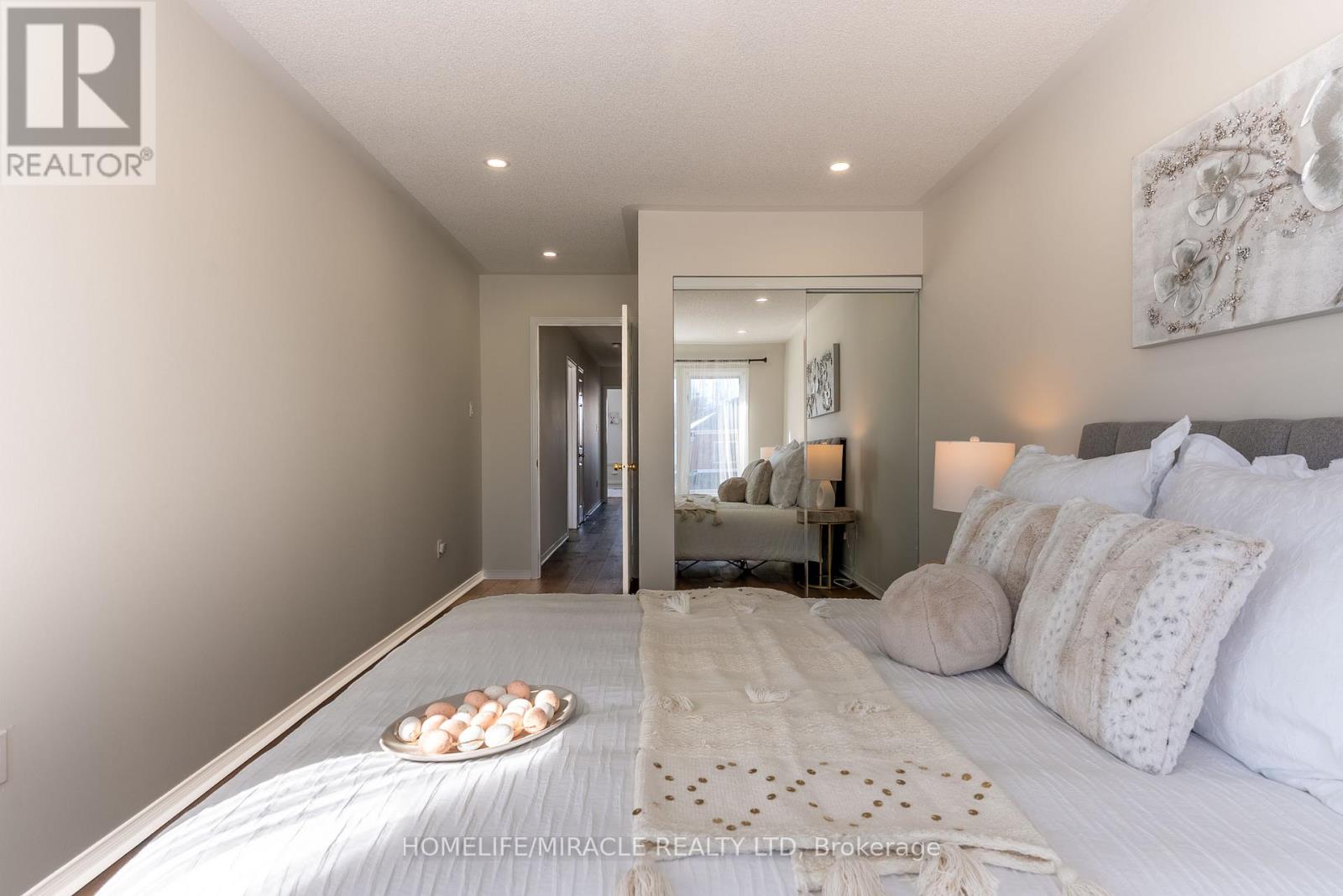 2831 Westbury Court, Mississauga, Ontario  L5M 6B4 - Photo 32 - W12820414